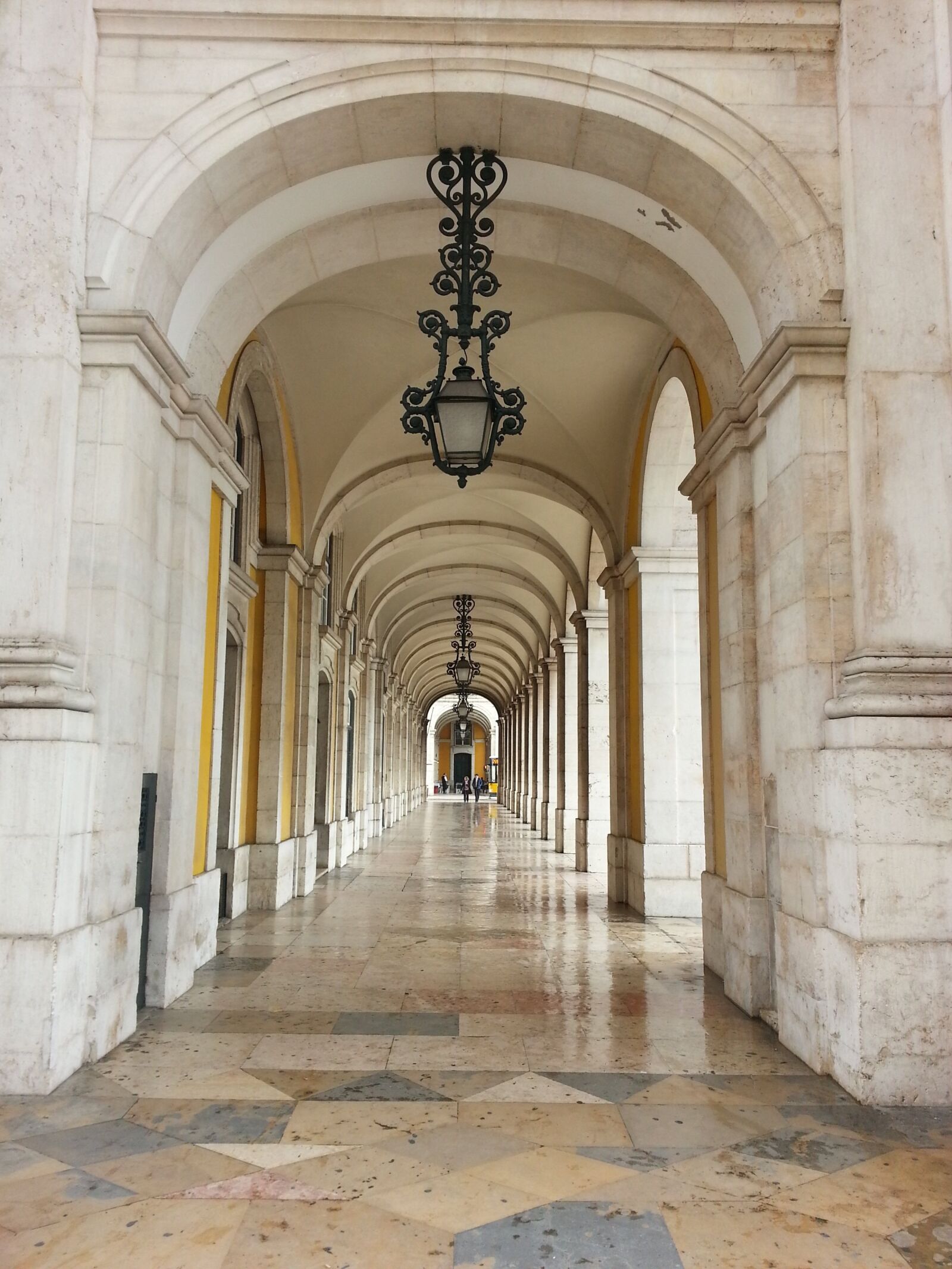 Samsung Galaxy S3 sample photo. Lisbon, arcades, portugal photography