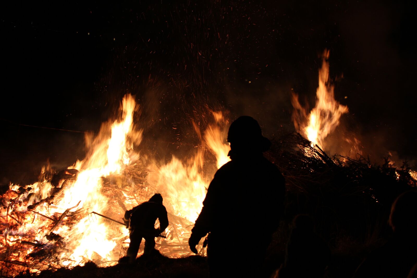 Canon EOS 700D (EOS Rebel T5i / EOS Kiss X7i) sample photo. Easter fire, flame, fire photography