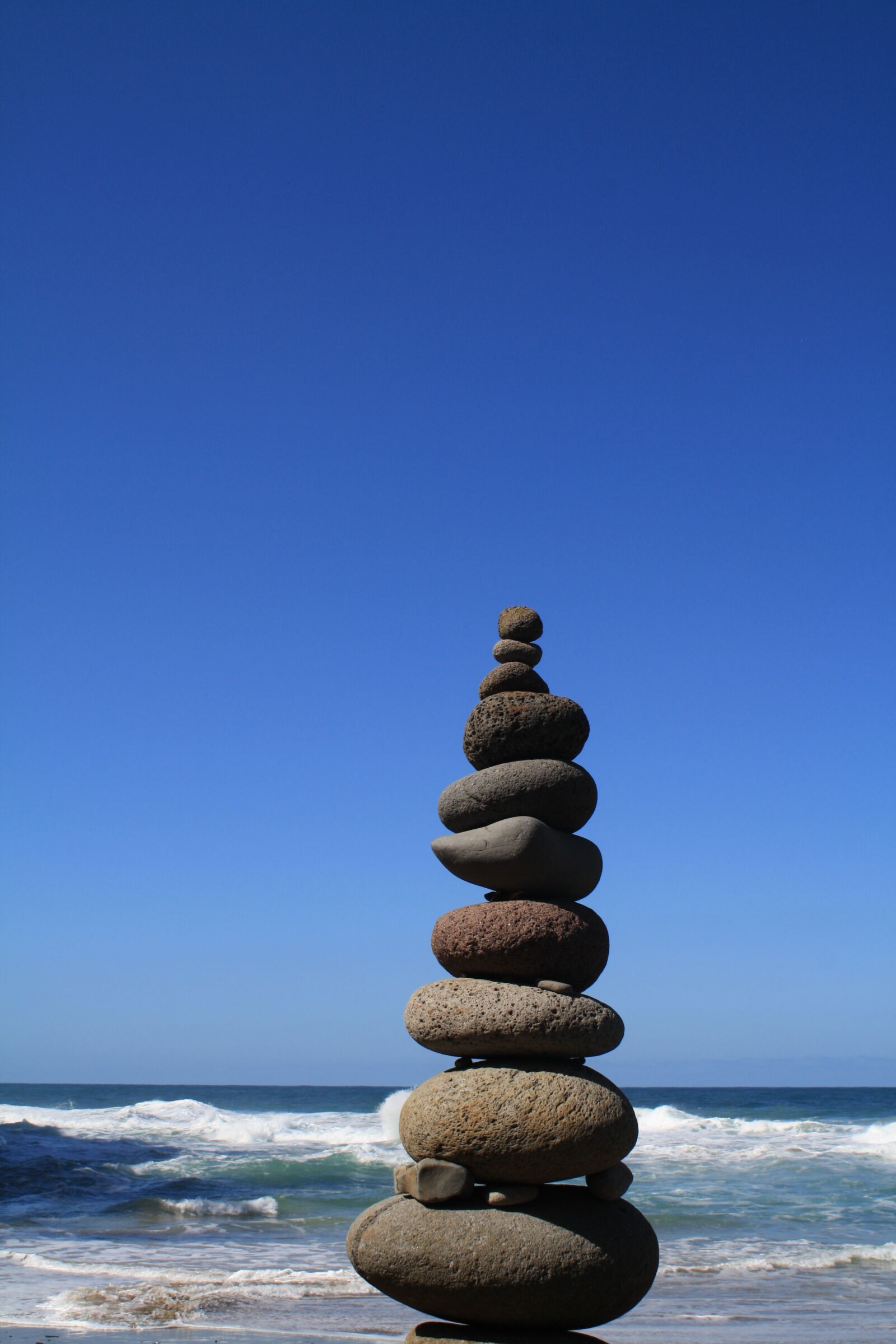 Canon EOS 1000D (EOS Digital Rebel XS / EOS Kiss F) sample photo. Rocks, beach, ocean photography