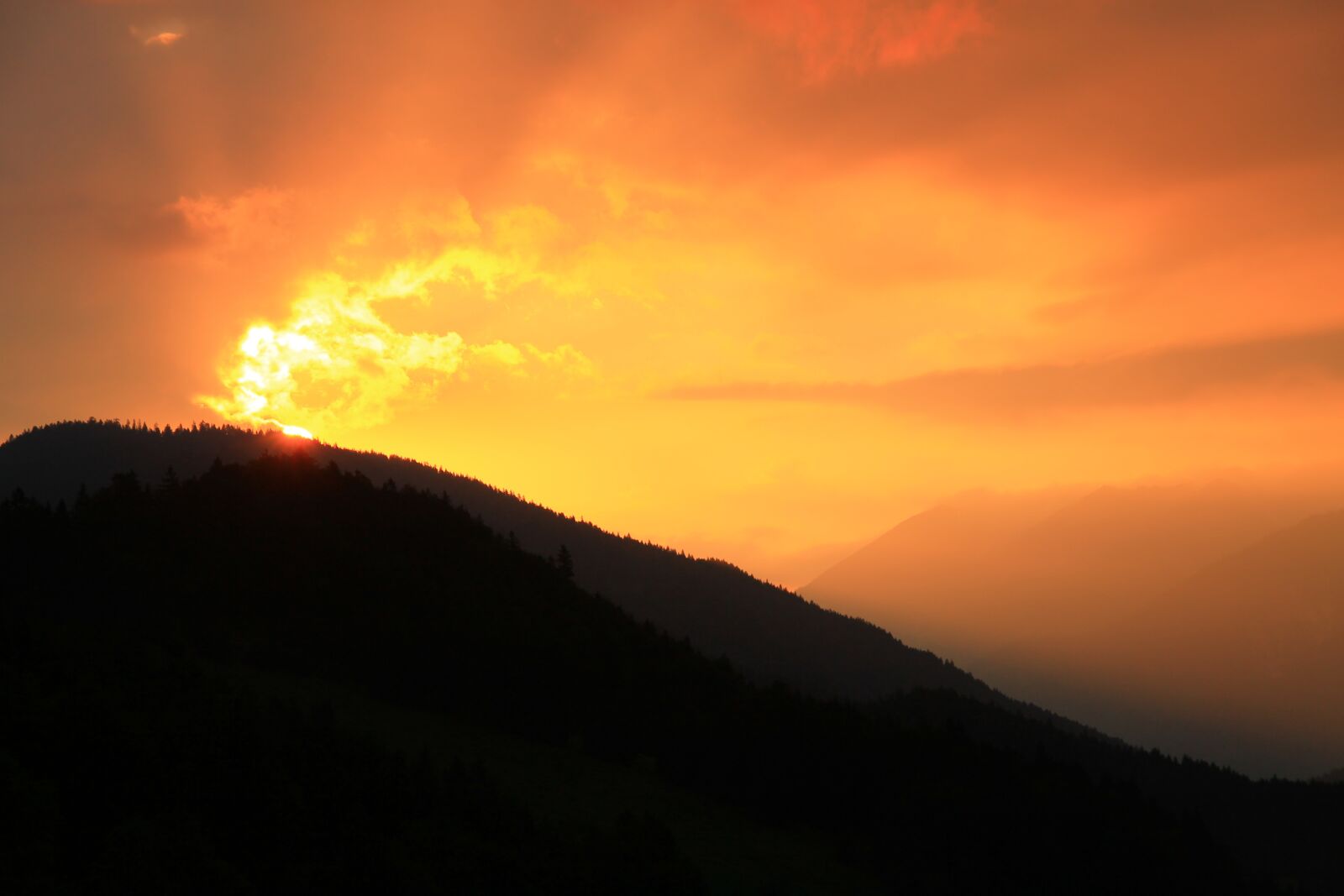 Canon EOS 1100D (EOS Rebel T3 / EOS Kiss X50) sample photo. Garmisch partenkirchen, sunset, mood photography