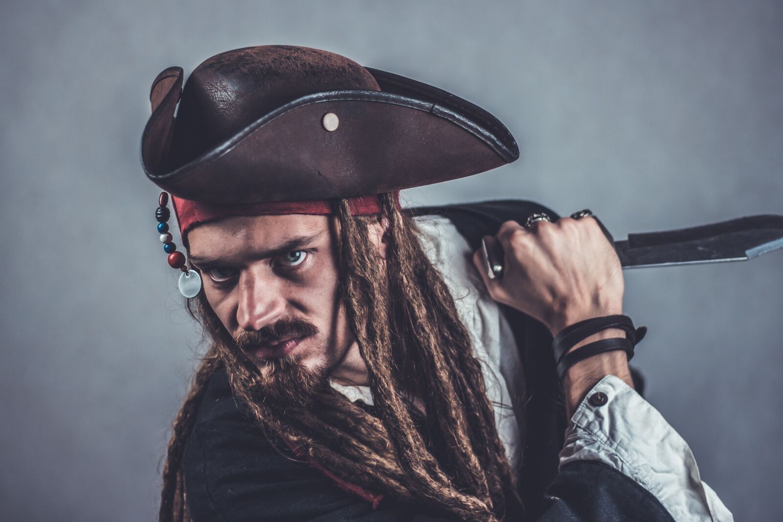 Canon EOS 600D (Rebel EOS T3i / EOS Kiss X5) + Canon EF 50mm F1.8 STM sample photo. Pirate, corsair, piracy photography