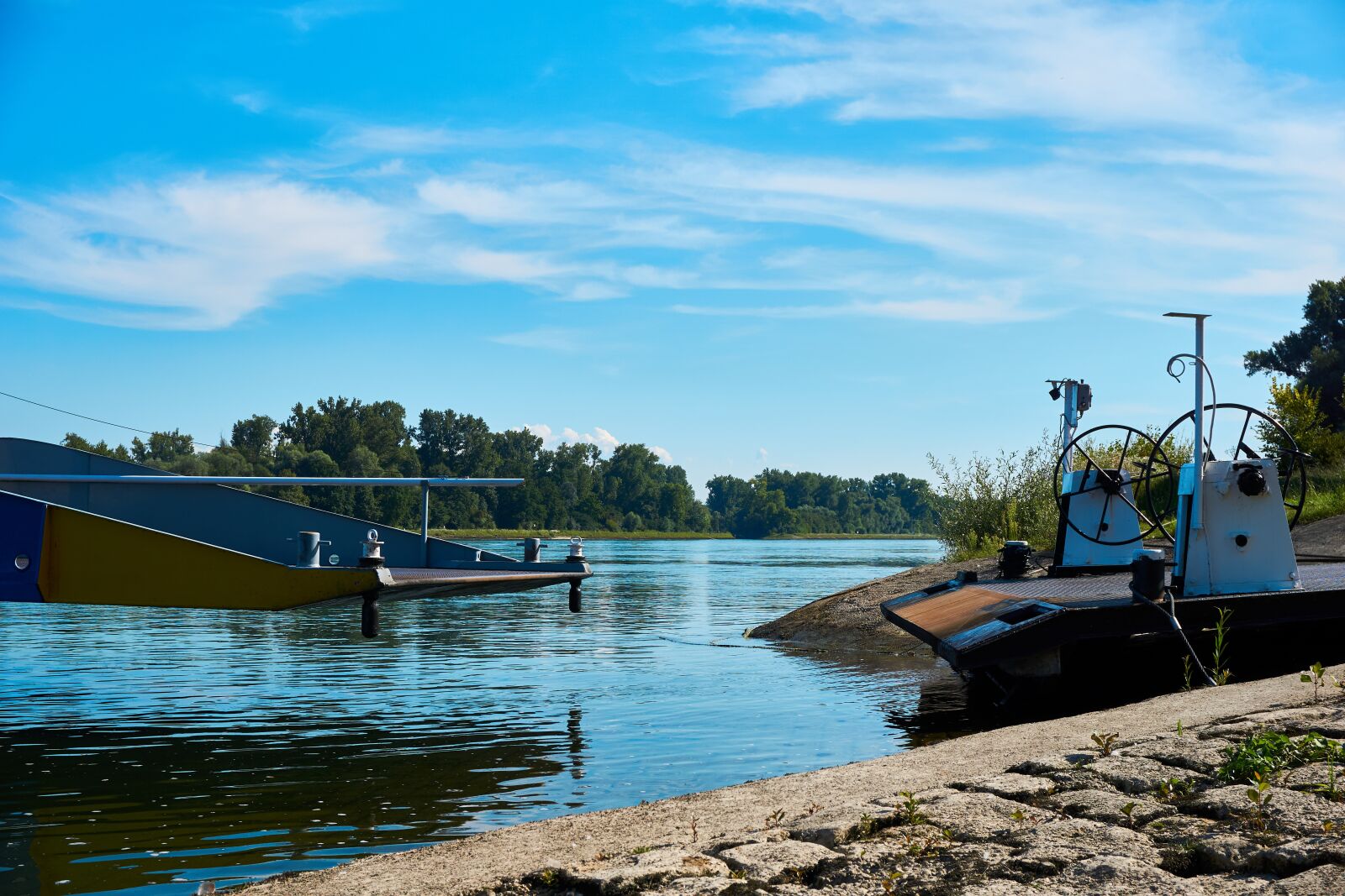 Sony a6000 + Sony E PZ 16-50 mm F3.5-5.6 OSS (SELP1650) sample photo. Rhine, river, ferry photography