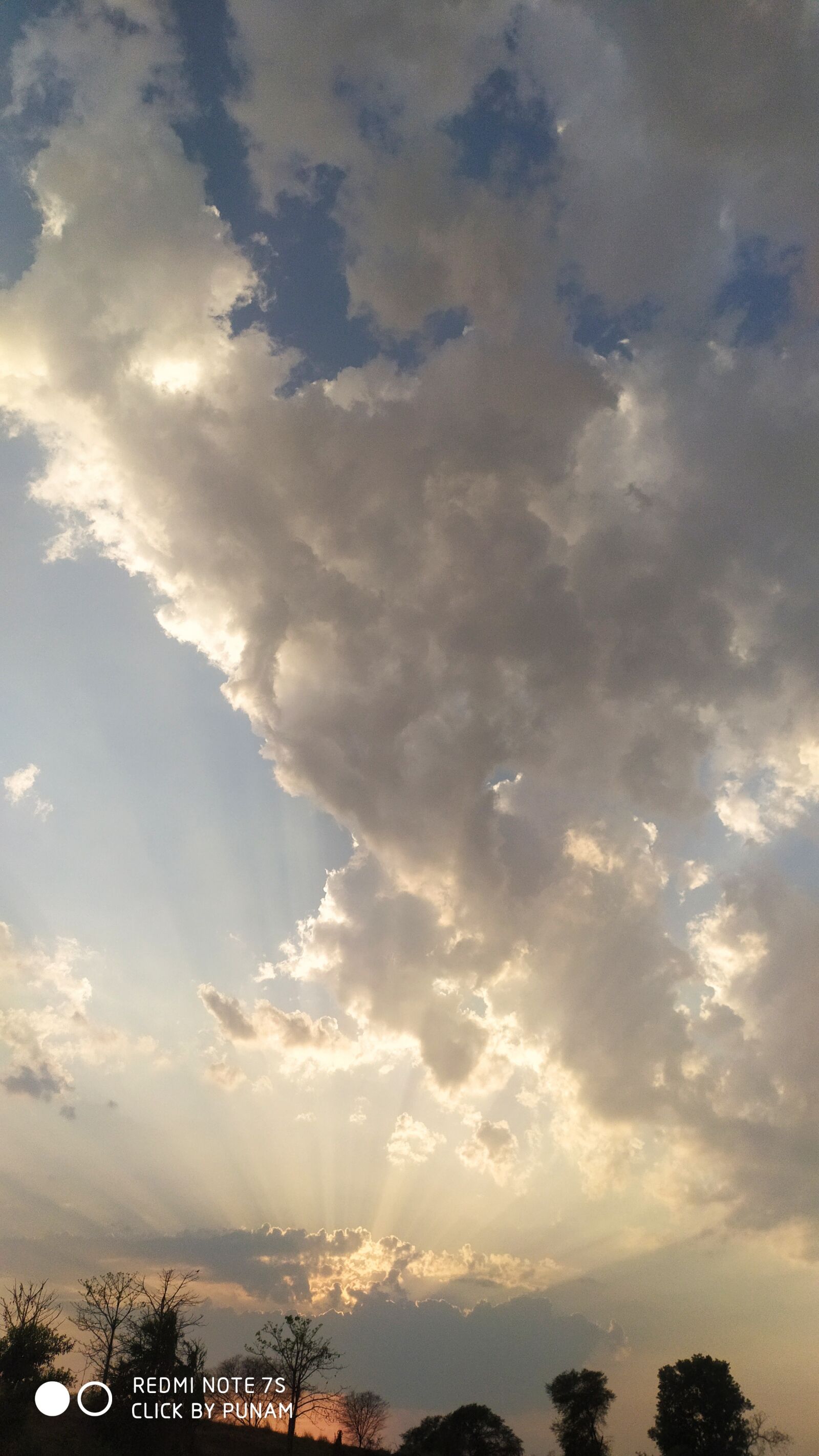 Xiaomi Redmi Note 7S sample photo. Sunset, clouds, village photography