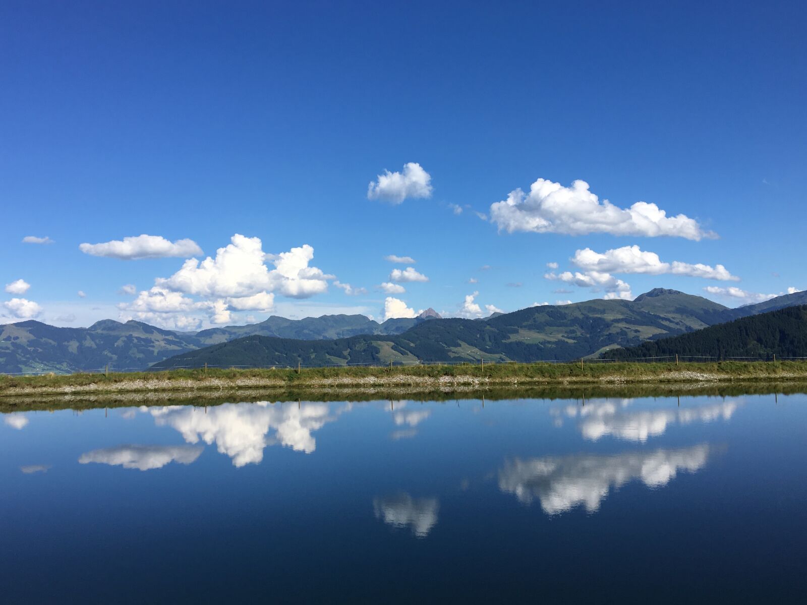 iPhone 6s back camera 4.15mm f/2.2 sample photo. Bergsee, blau, blue, sky photography