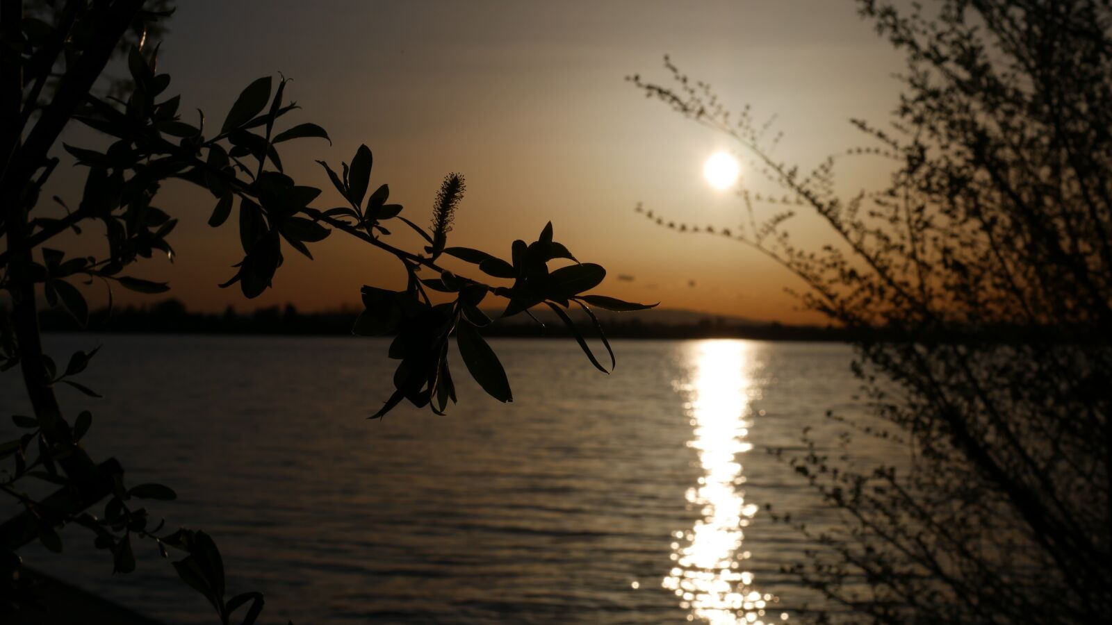 Panasonic Lumix DMC-G7 sample photo. Sunset, water, dusk photography