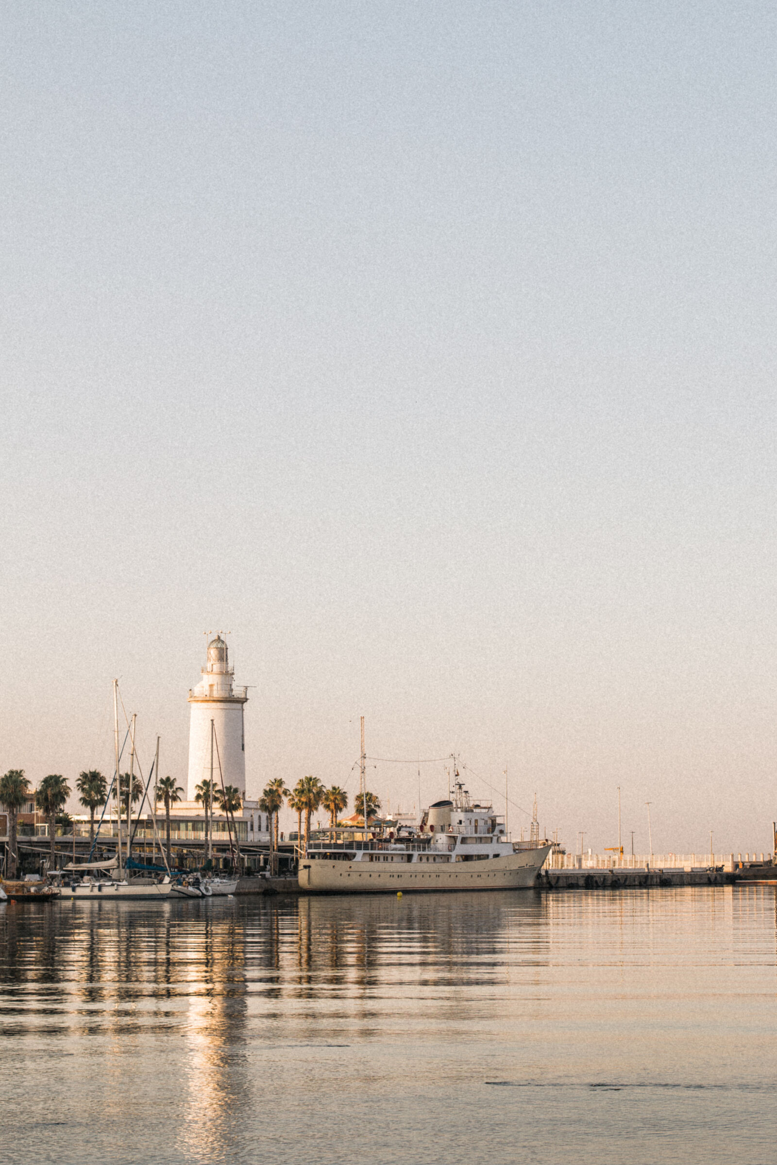 Canon EOS 70D + Canon EF 50mm F1.4 USM sample photo. Yachts, on, body, of photography