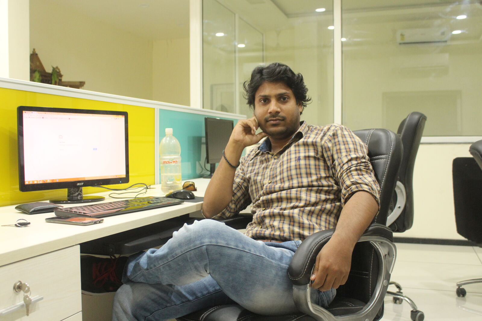 Canon EOS 700D (EOS Rebel T5i / EOS Kiss X7i) sample photo. Business, coworker, office photography