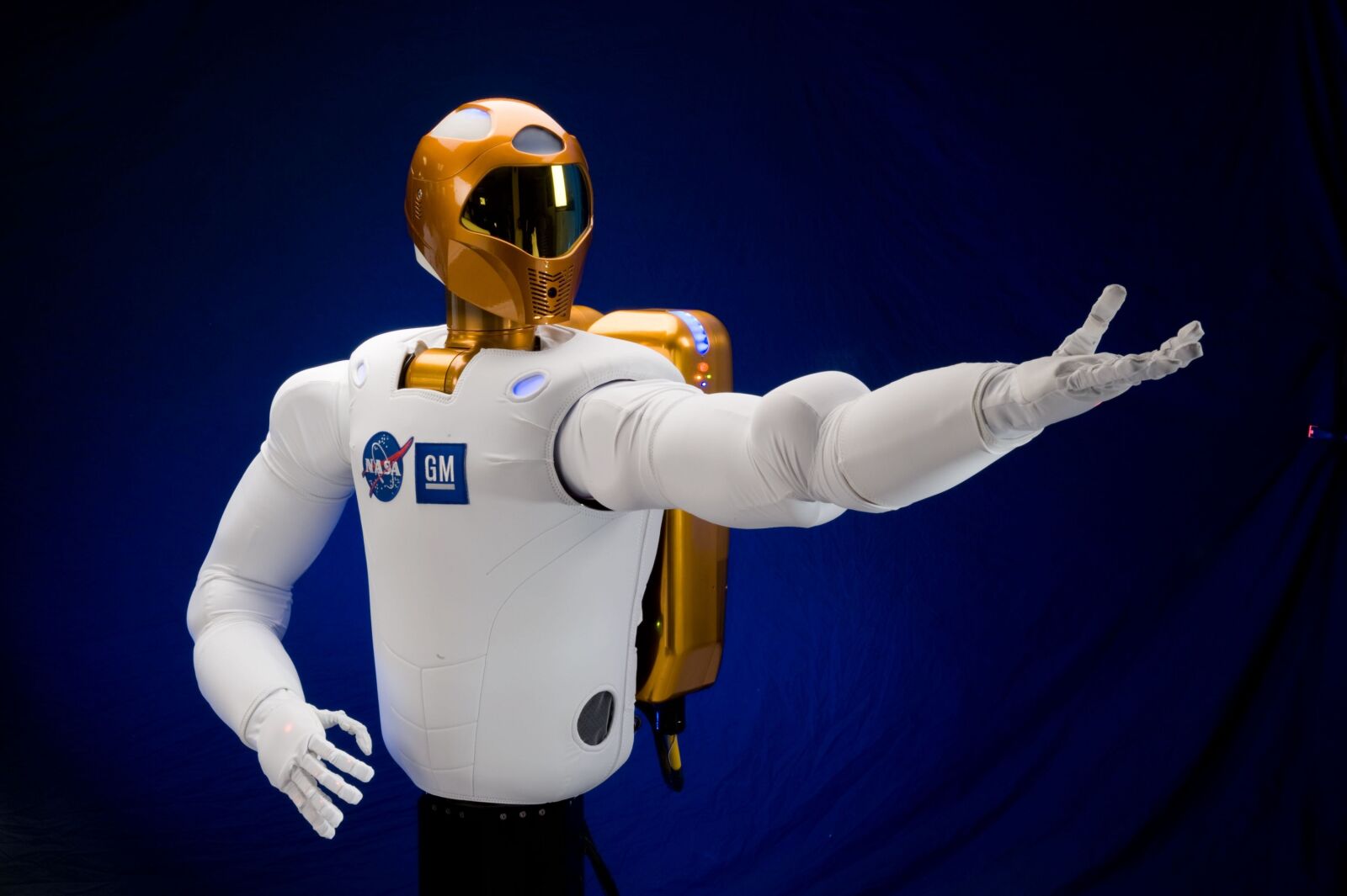 Nikon D3 sample photo. Robonaut, reaching, dexterous photography