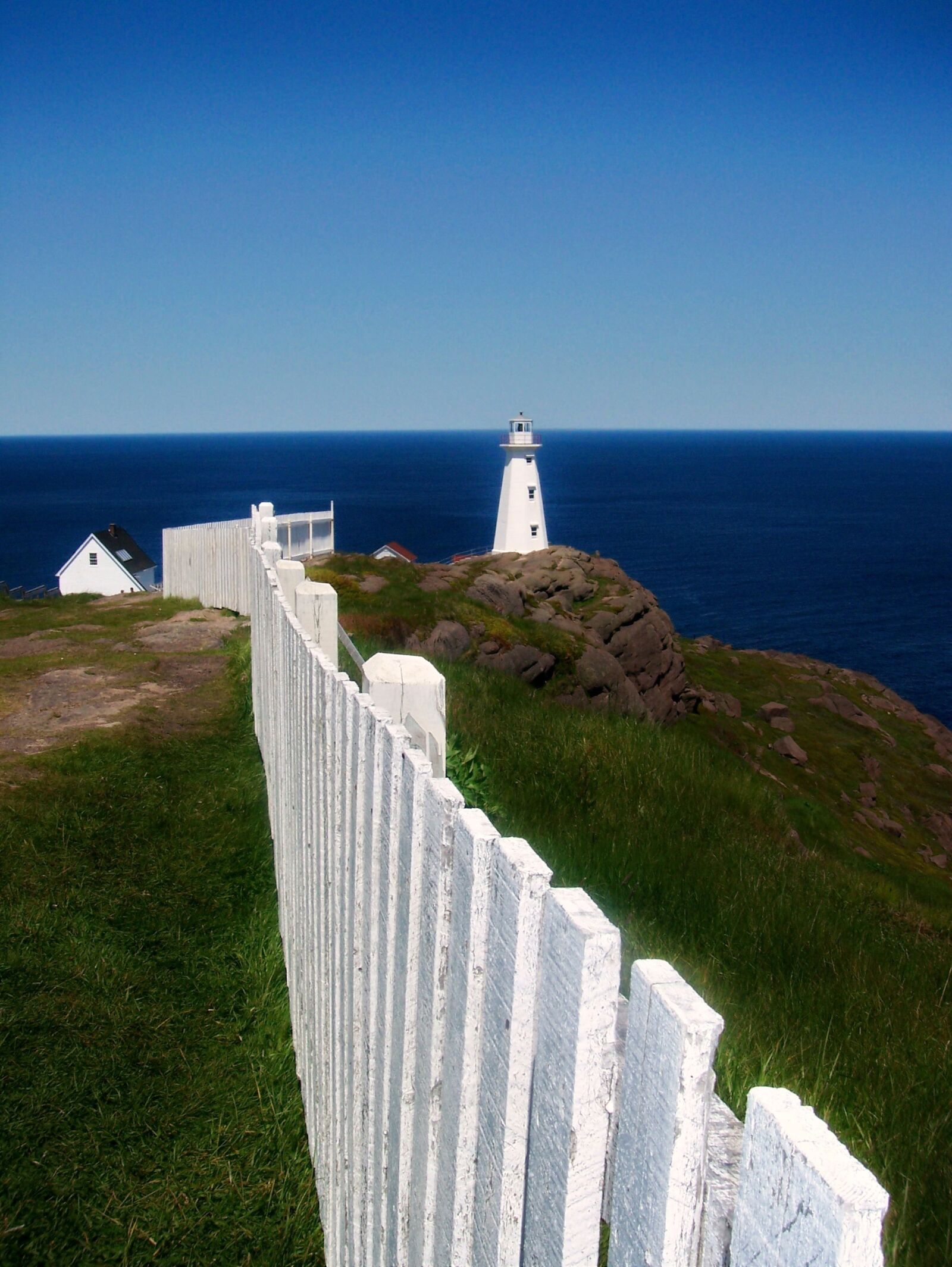 Kodak V610 DUAL LENS DIGITAL CAMERA sample photo. Cape spear, newfoundland, sea photography