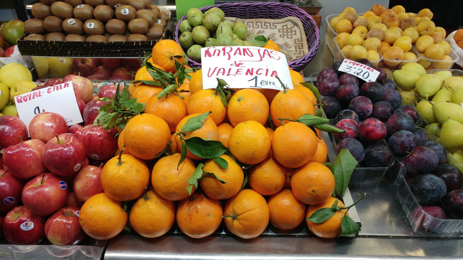 LG G5 sample photo. Oranges, fruit, market photography