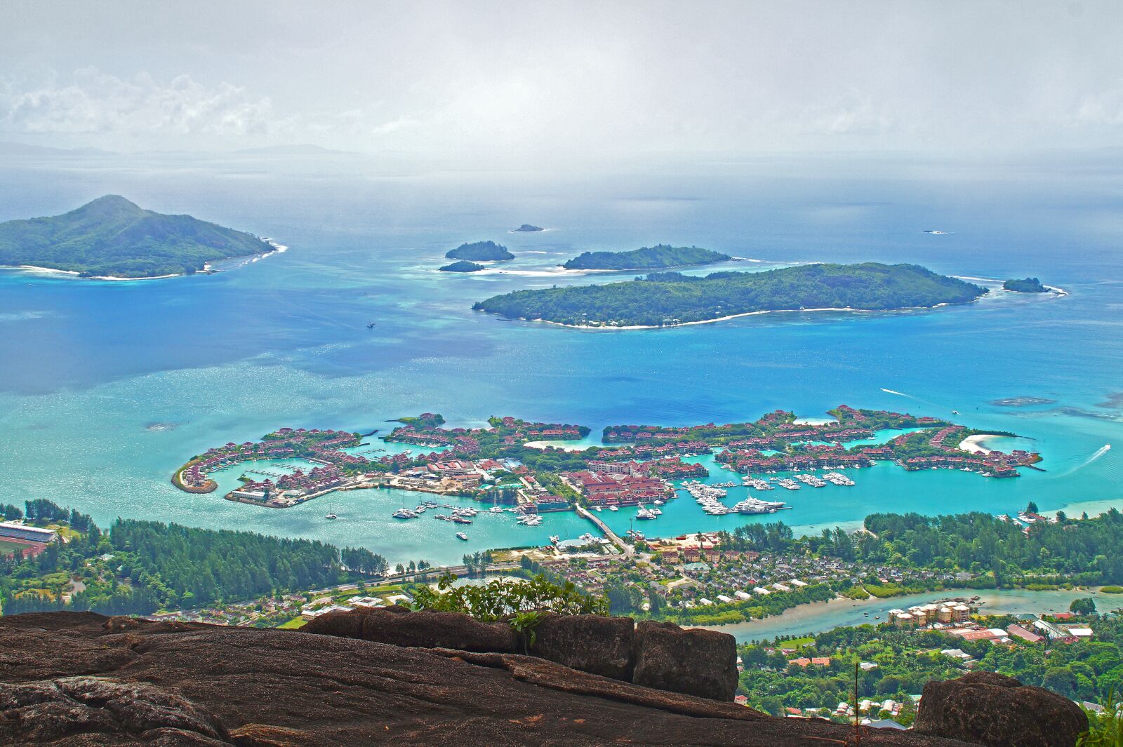 Sony DT 18-200mm F3.5-6.3 sample photo. Seychelles, islands, landscape photography