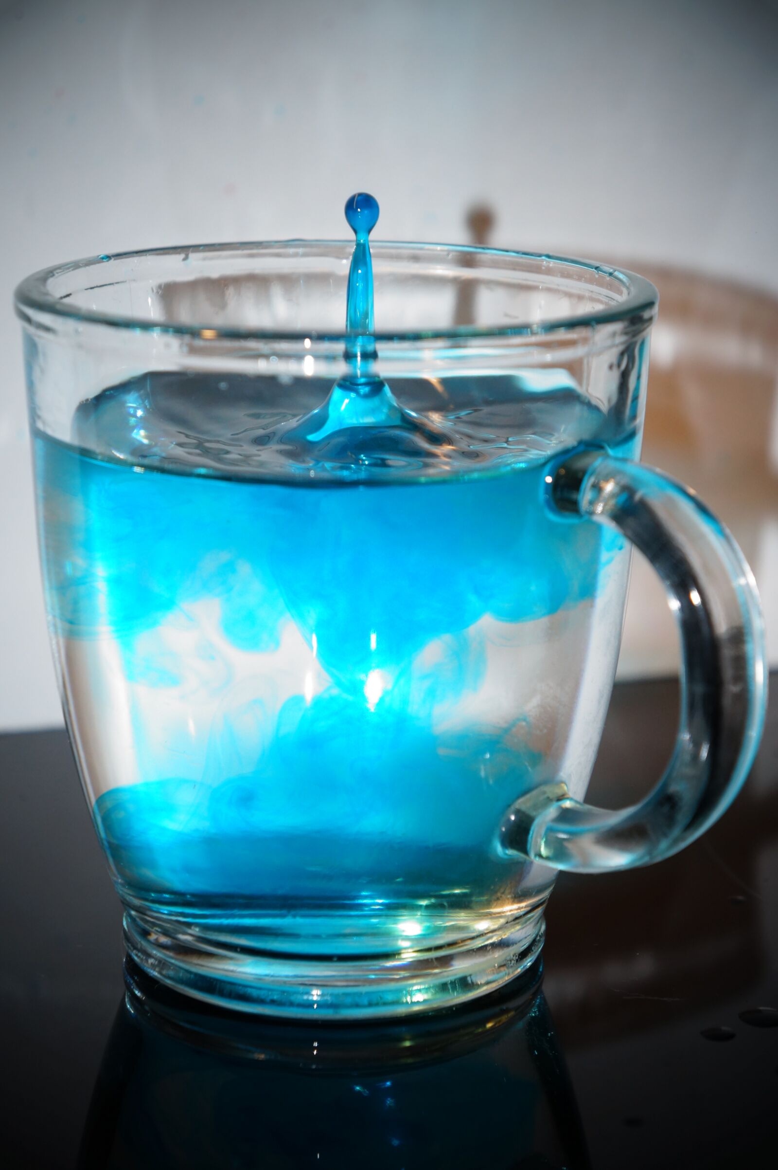 Sony Alpha a3000 sample photo. Force colors, blue, stopping photography