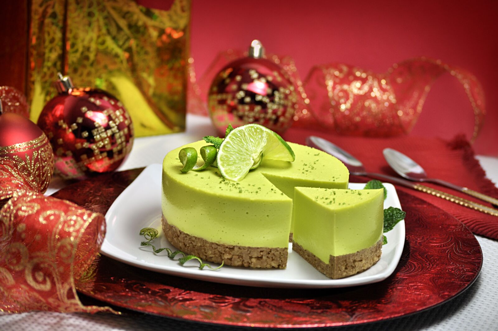 Nikon D5000 sample photo. Christmas, foot lemon, lemon photography