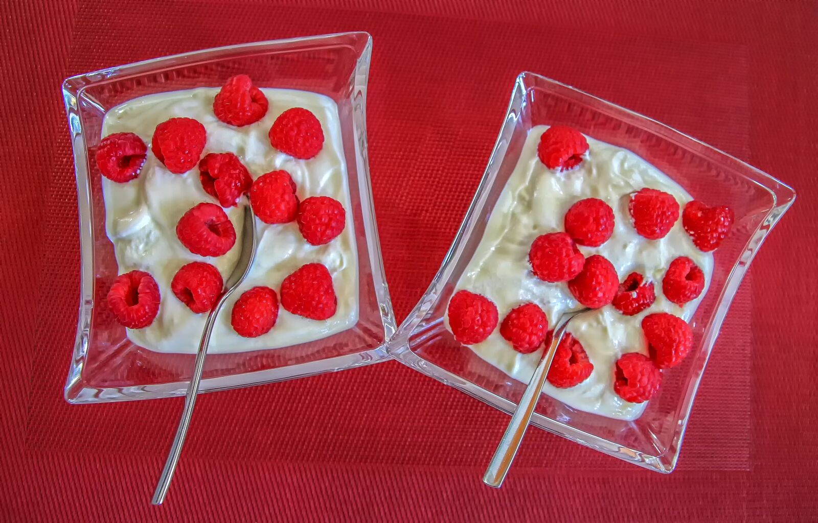 Canon EOS 650D (EOS Rebel T4i / EOS Kiss X6i) sample photo. Raspberries, quark, dessert photography
