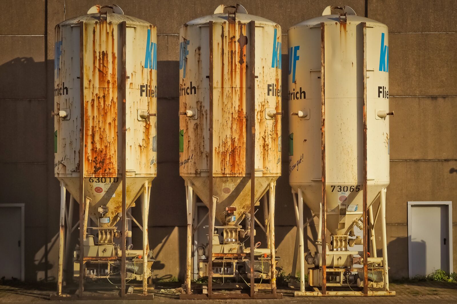 Olympus OM-D E-M10 sample photo. Silo, building materials, concrete photography