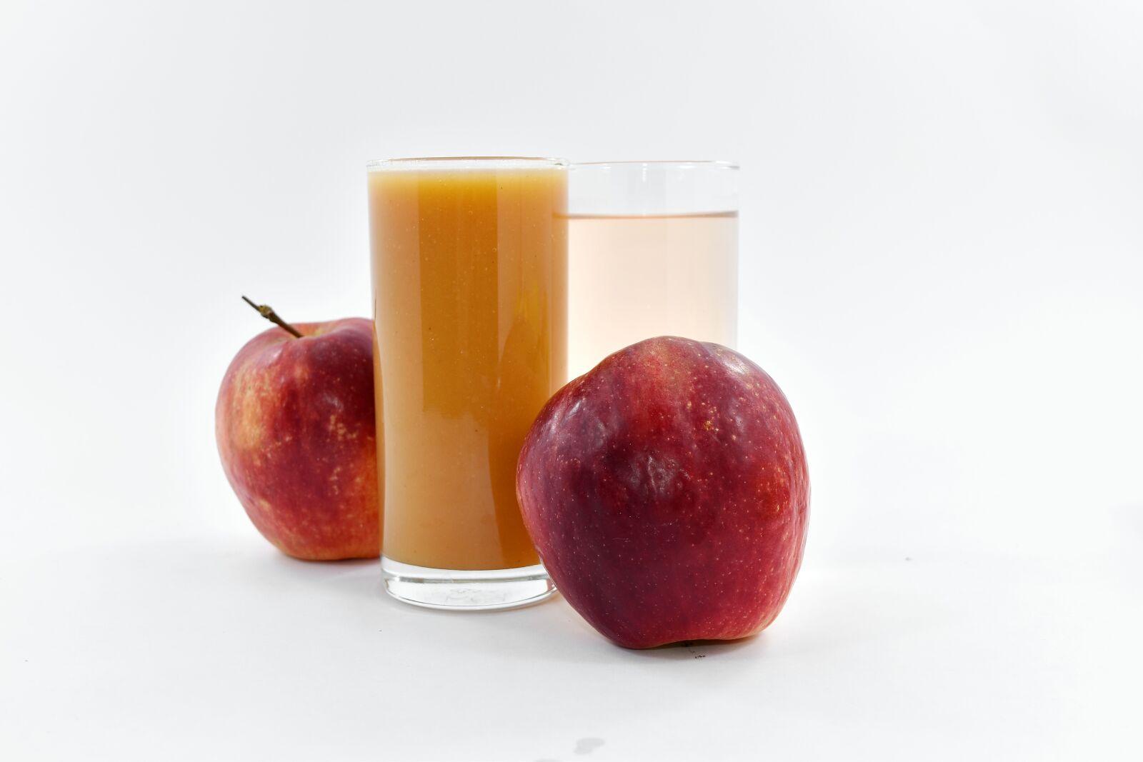 Nikon D5500 sample photo. Apples, fresh, fruit juice photography