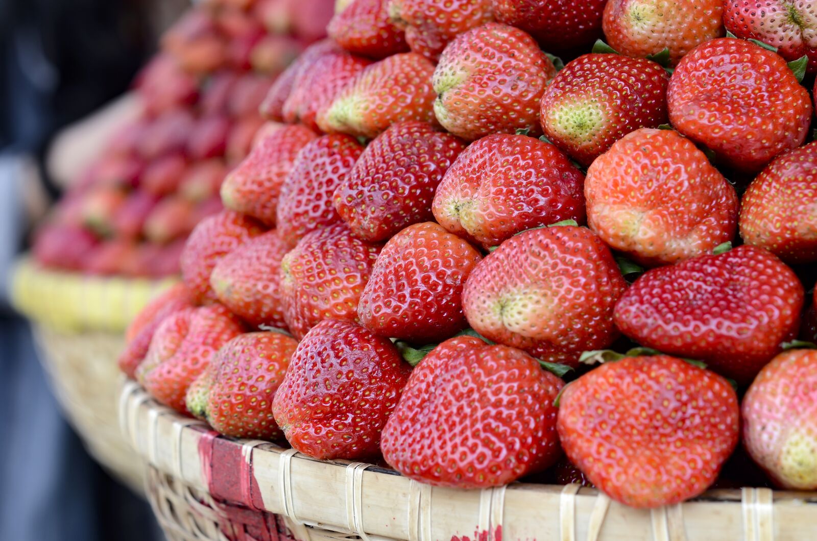 Nikon D7000 sample photo. Strawberries, red, dalat photography