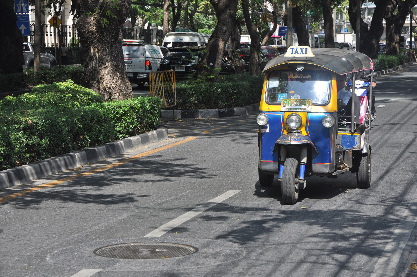Nikon D90 sample photo. Bangkok, thailand, transportation, tuktuk photography