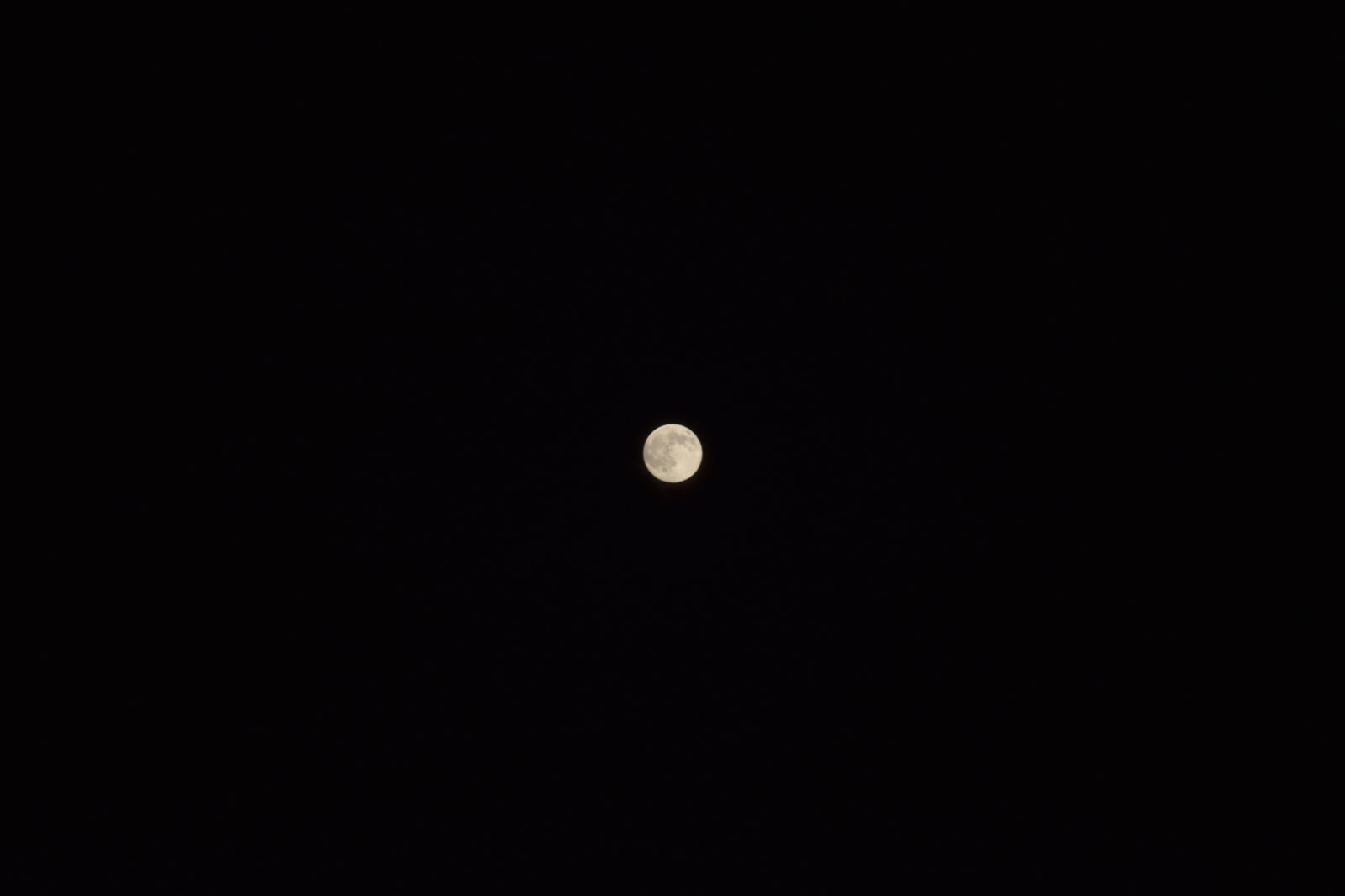 Nikon D3300 sample photo. Center, circle, face, moon photography