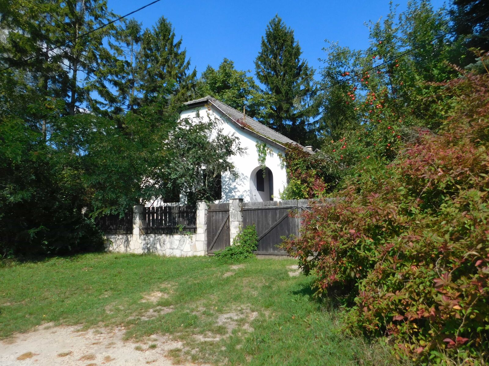 Nikon Coolpix L840 sample photo. Exterior, countryside, village, architecture photography