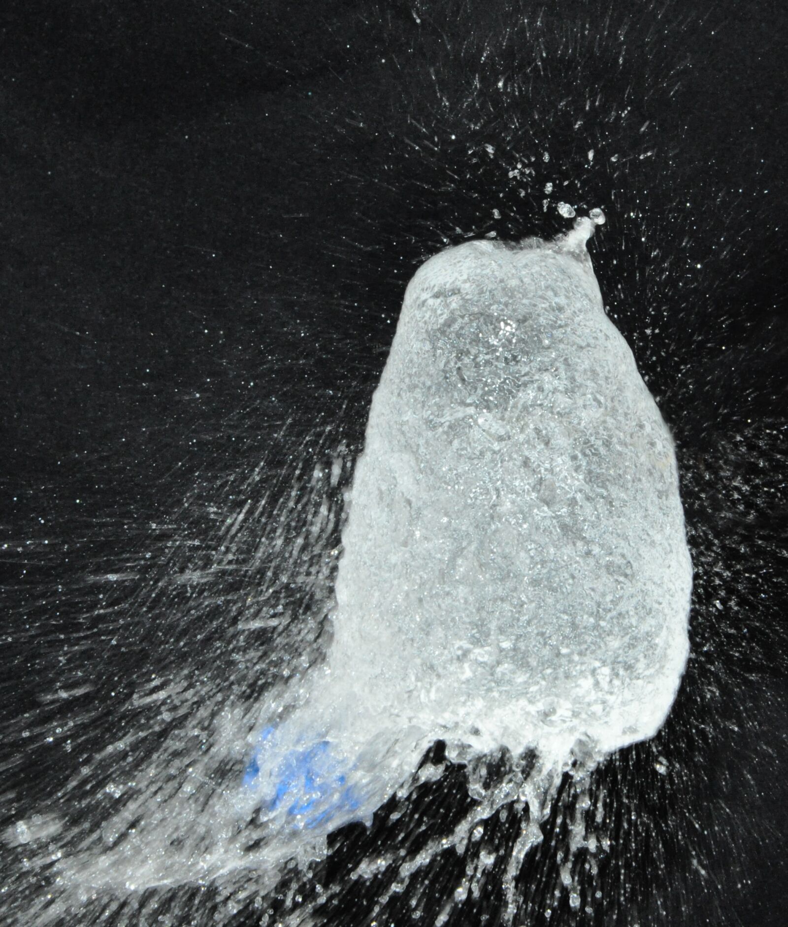Nikon D90 sample photo. Balloon, overflow, water photography