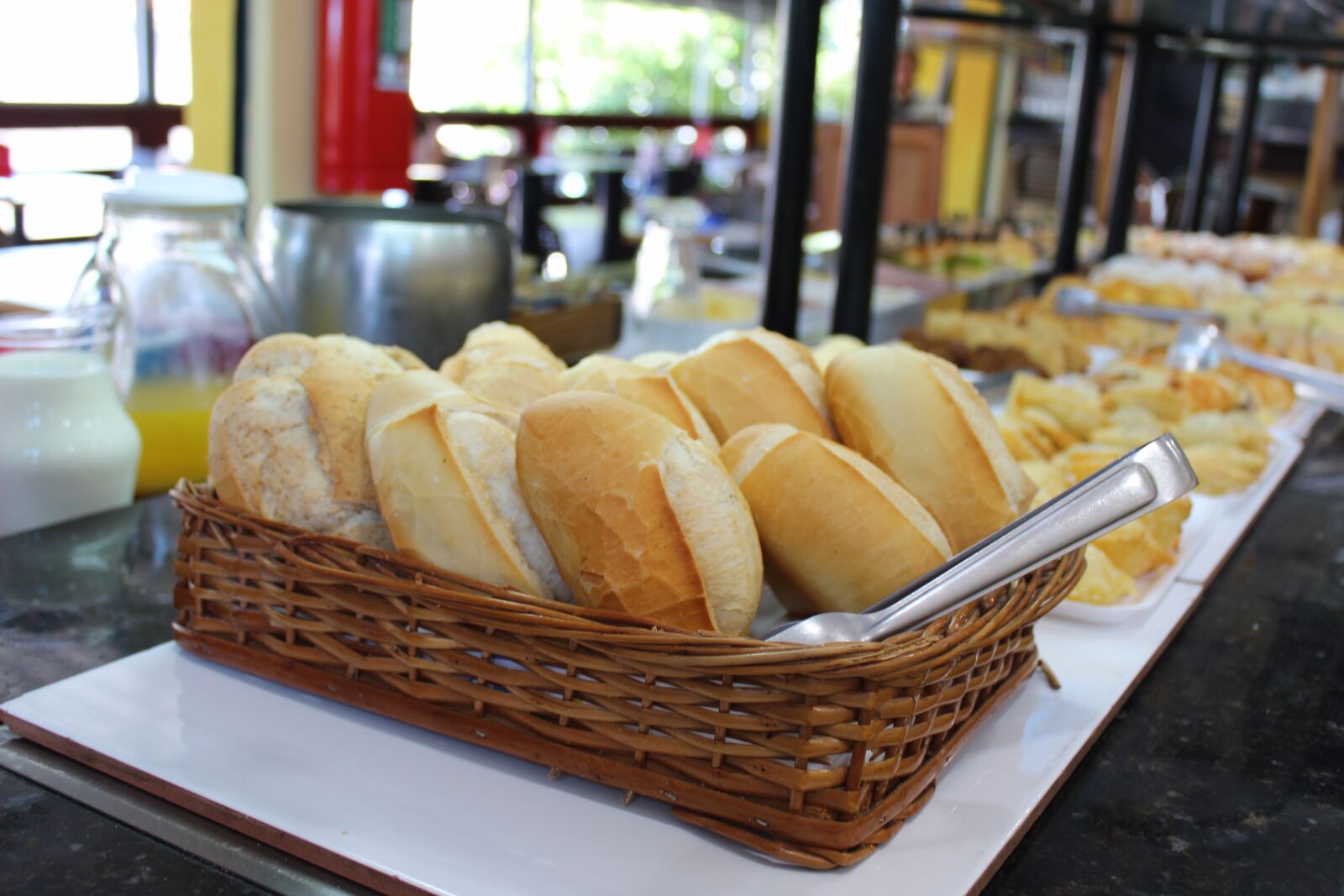Canon EOS 1300D (EOS Rebel T6 / EOS Kiss X80) sample photo. Bread, basket of bread photography
