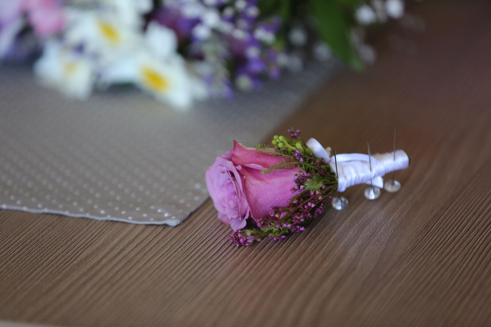 Canon EOS 5D Mark III sample photo. Decoration, desk, fastener, needles photography