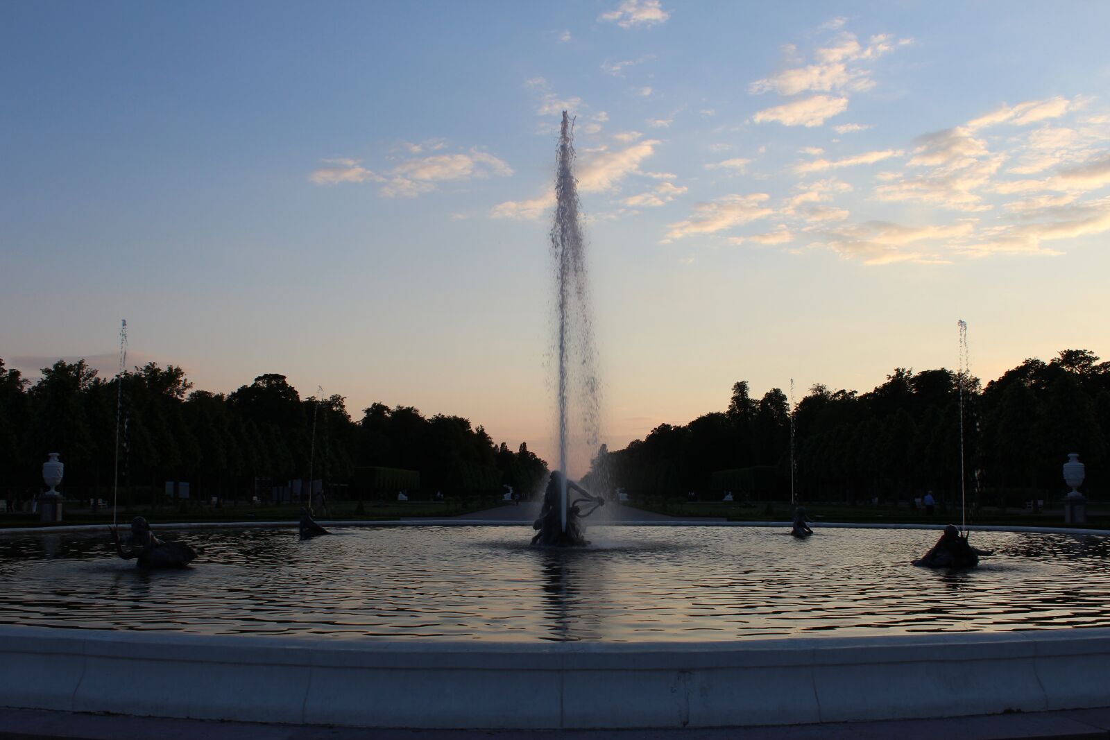Canon EOS 600D (Rebel EOS T3i / EOS Kiss X5) sample photo. Fountain, water, water jet photography