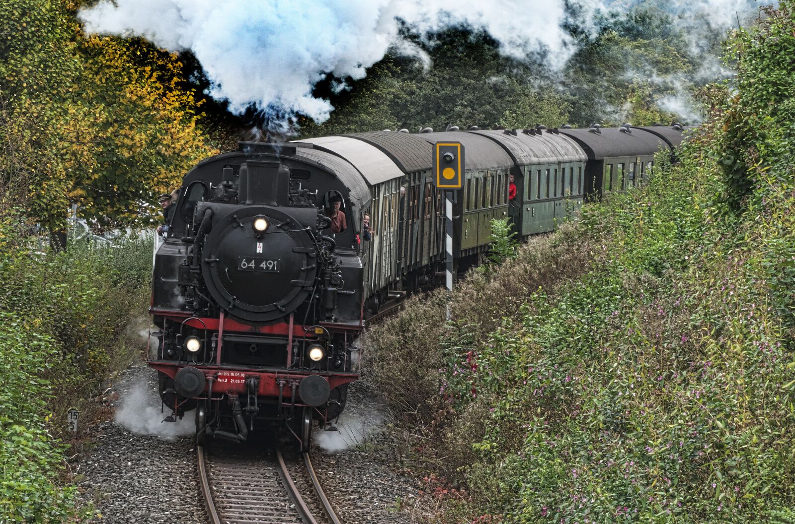 Panasonic Lumix DMC-FZ1000 sample photo. Steam locomotive, tank locomotive photography
