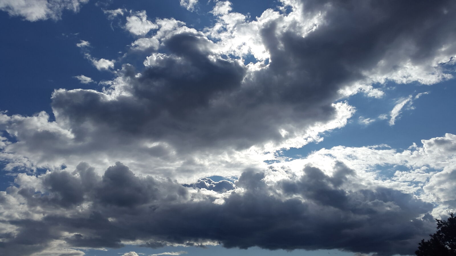 Samsung Galaxy Alpha sample photo. Clouds, sky, sunrays photography