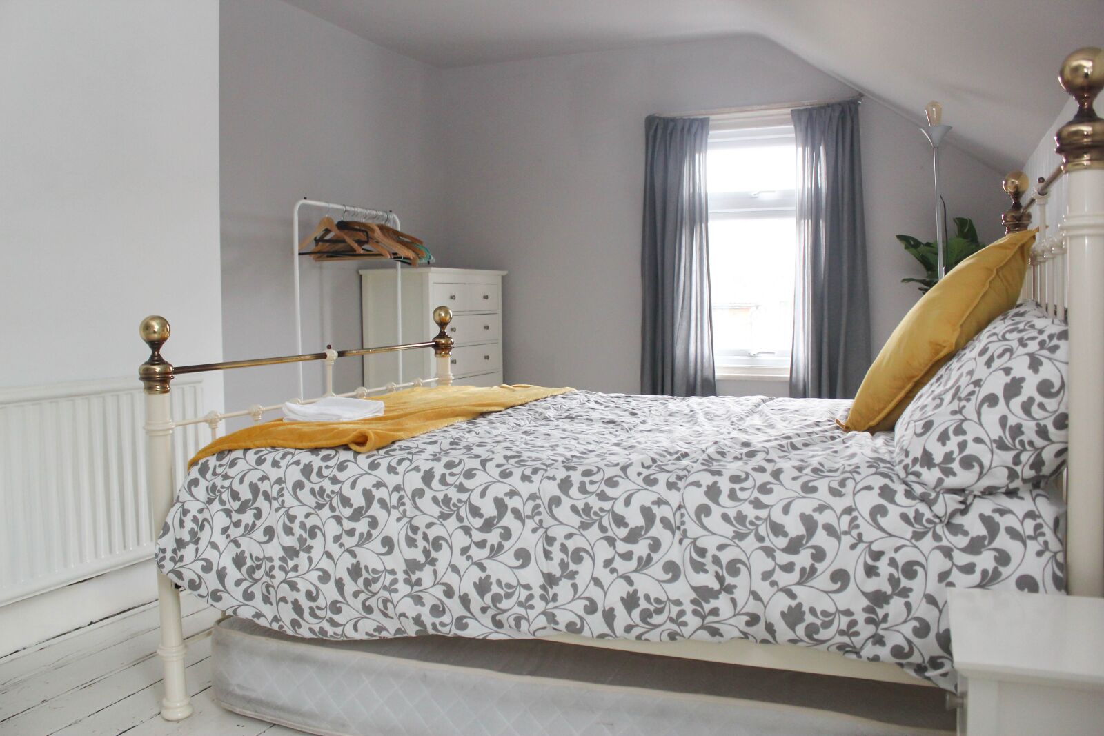 Canon EF-S 18-55mm F3.5-5.6 IS sample photo. Bedroom, wood, flooring photography