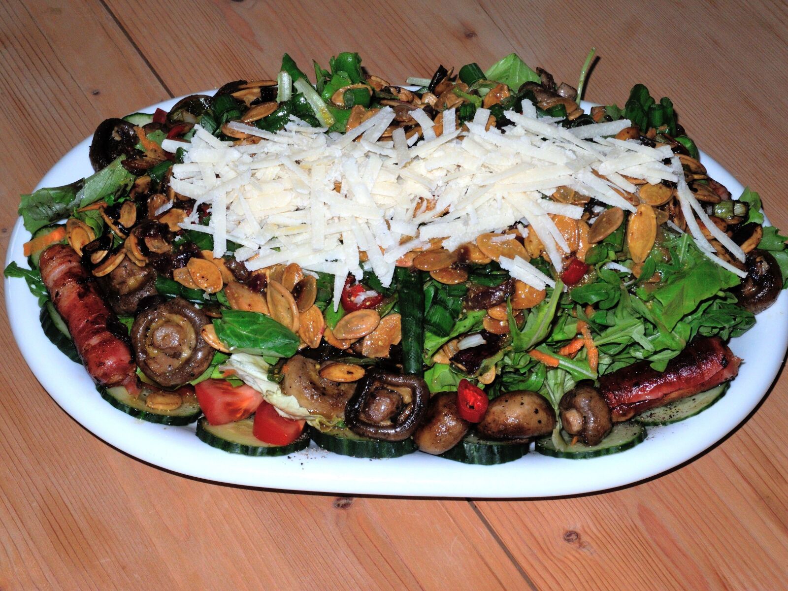 Nikon Coolpix P7000 sample photo. Salad, mushrooms, rocket photography