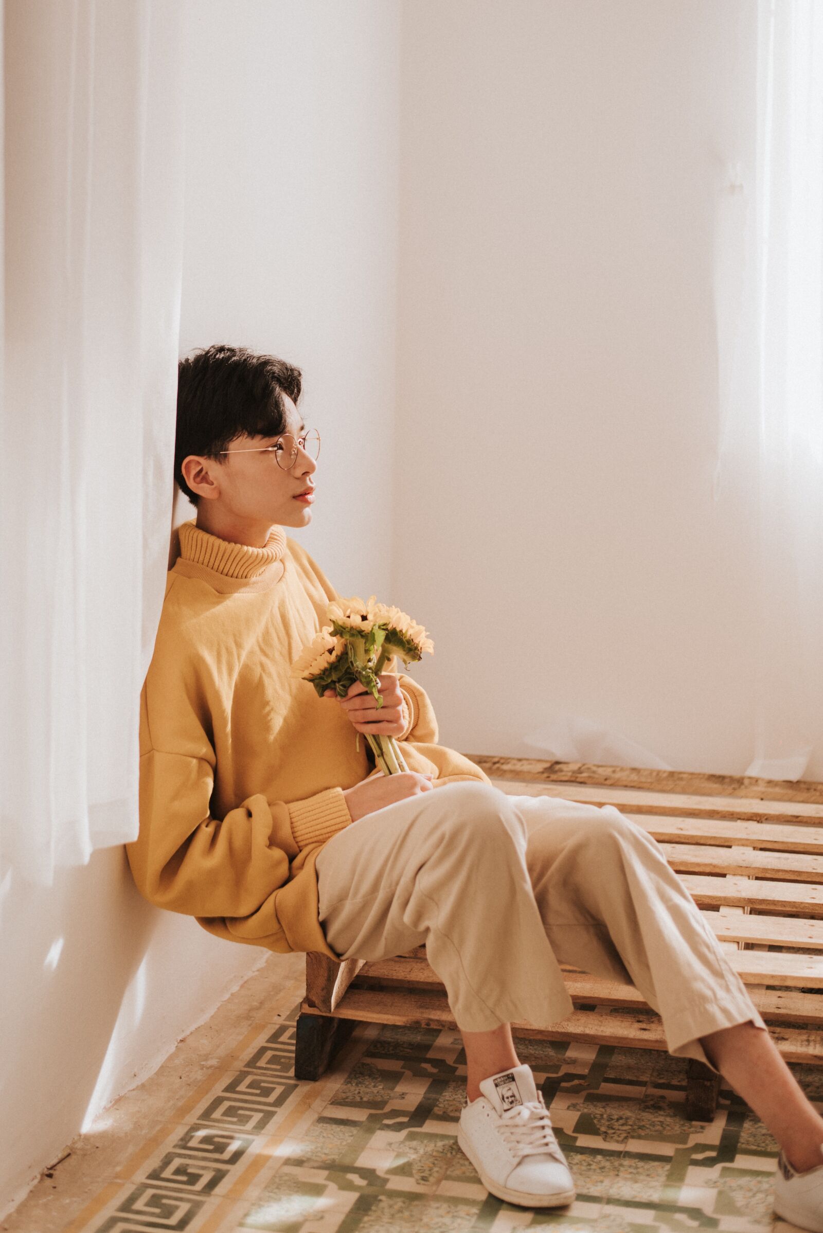 Nikon D750 sample photo. Boy, flower, indoor photography