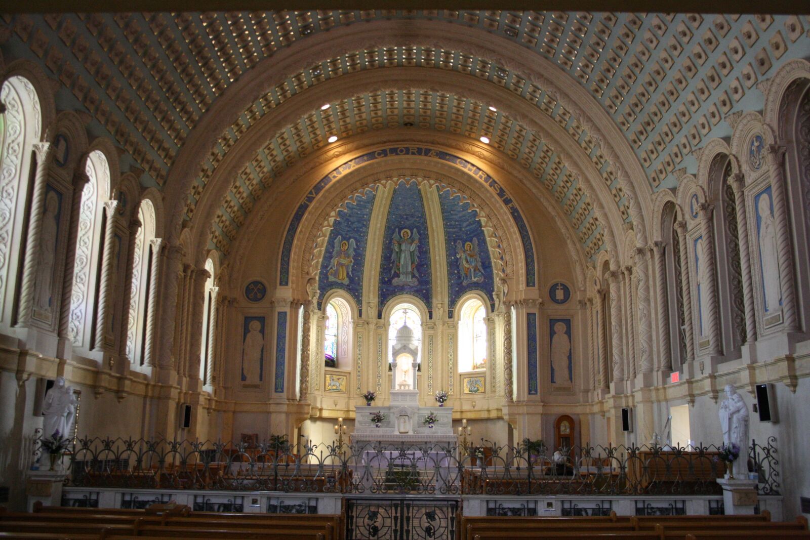 Canon EOS 1000D (EOS Digital Rebel XS / EOS Kiss F) sample photo. Church, chapel, religion photography