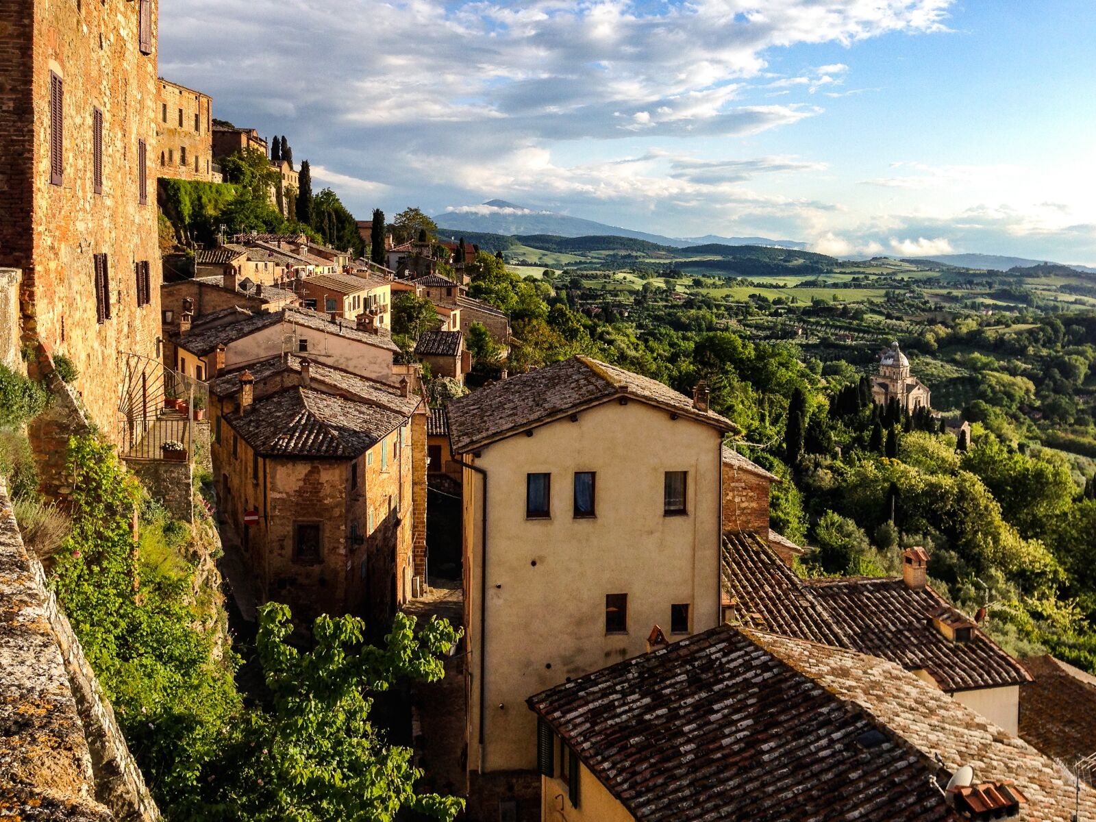 iPhone 5 back camera 4.12mm f/2.4 sample photo. Montepulciano, toscana, italy photography