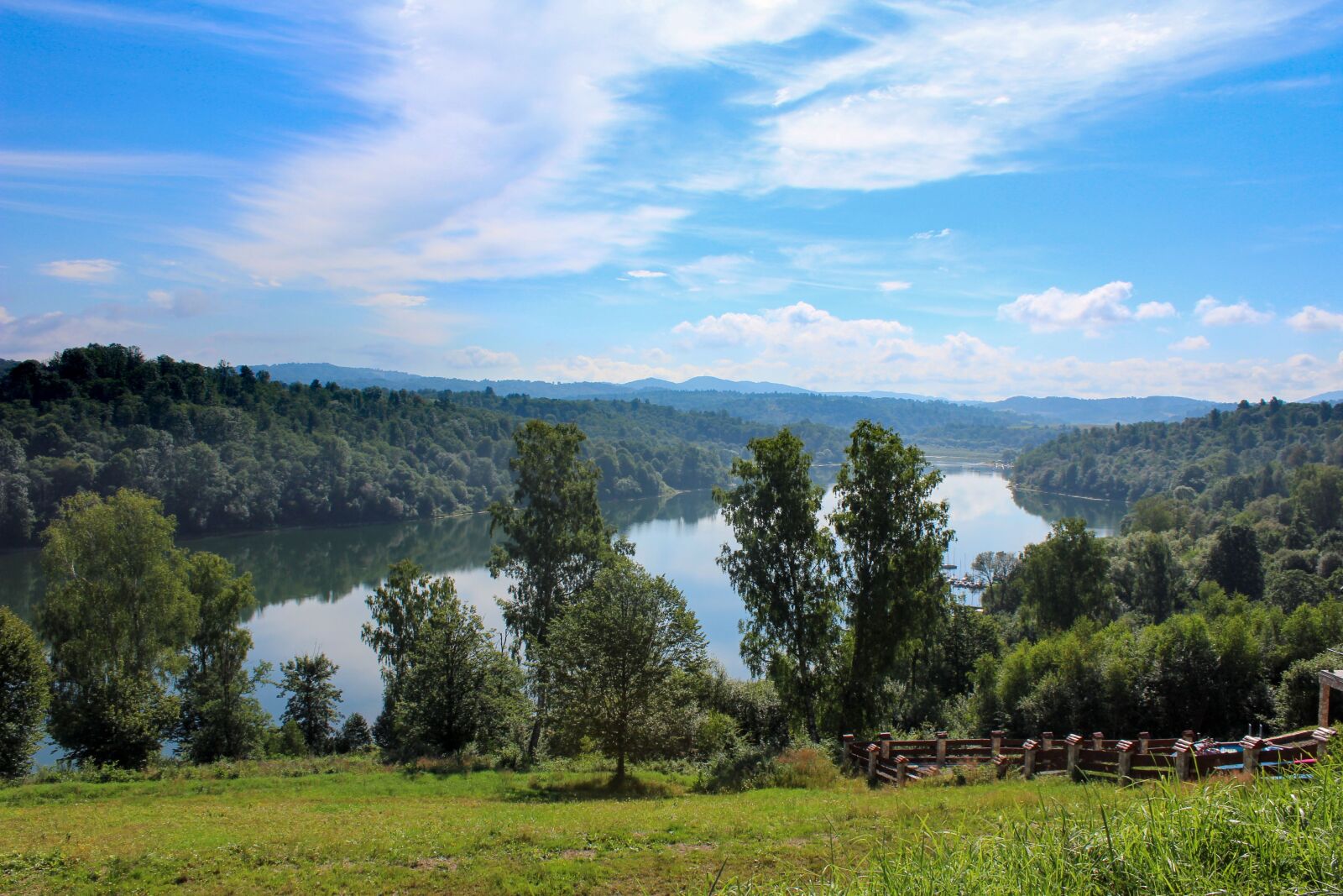 Canon EOS 1200D (EOS Rebel T5 / EOS Kiss X70 / EOS Hi) sample photo. Solina, bieszczady, poland photography
