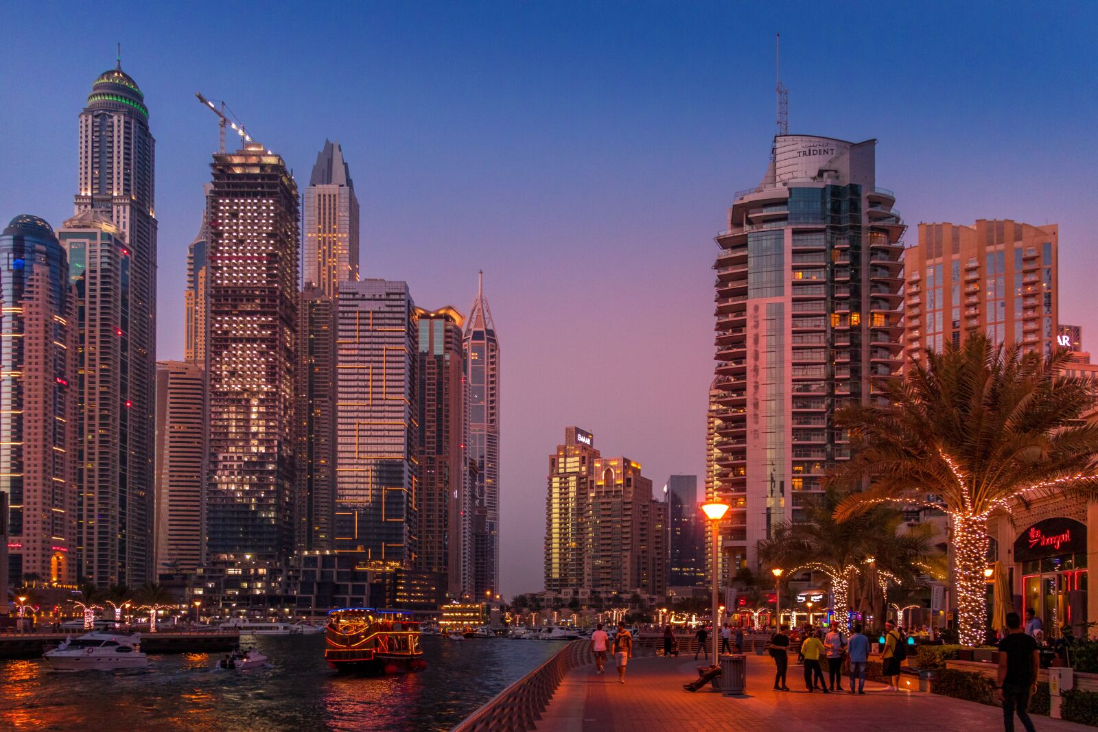 Canon EF-S 18-135mm F3.5-5.6 IS USM sample photo. Dubai, city, architecture photography
