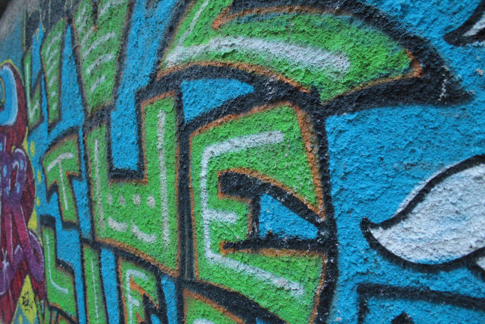 Canon EOS 550D (EOS Rebel T2i / EOS Kiss X4) sample photo. Street, art photography