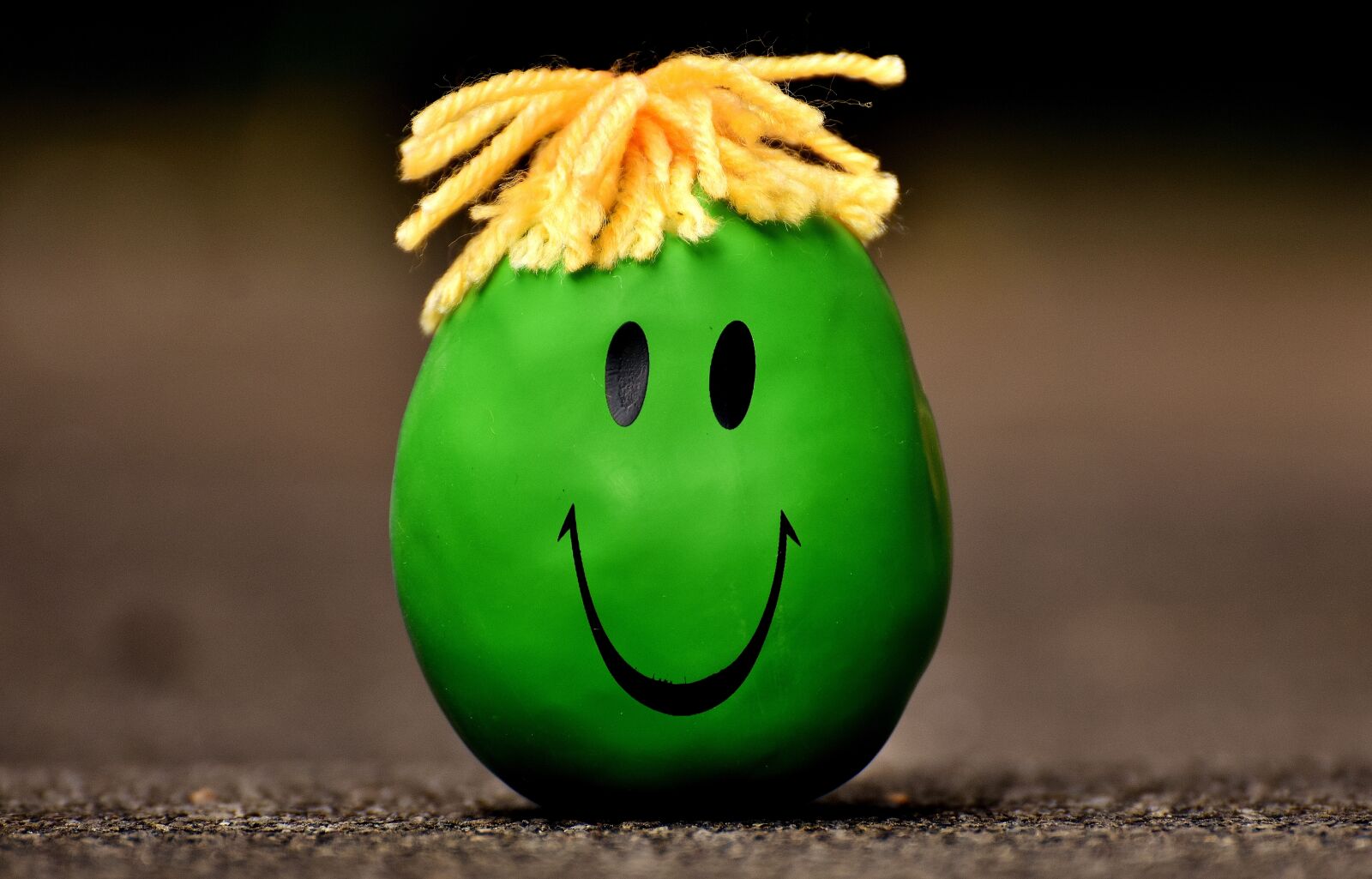 Nikon D7200 sample photo. Anti-stress ball, smiley, stress photography