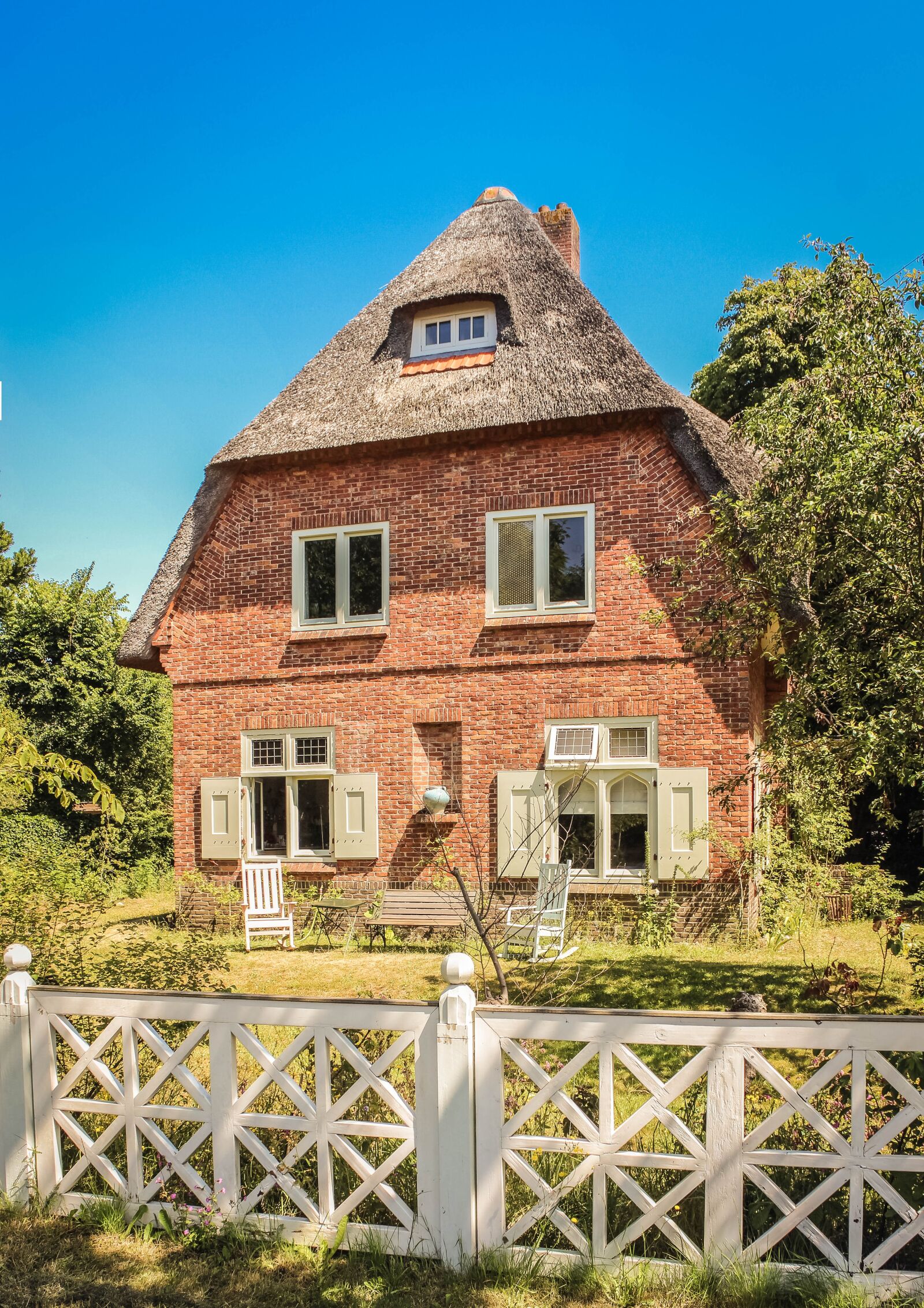 Canon EOS 600D (Rebel EOS T3i / EOS Kiss X5) sample photo. House, reed, friesland photography