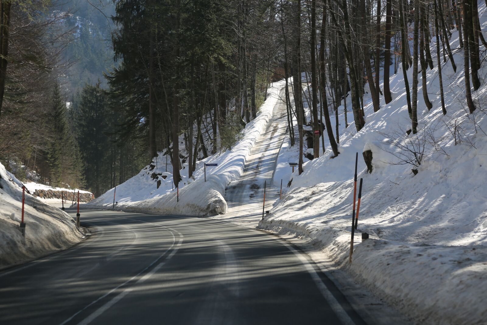 Canon EF 24-105mm F4L IS USM sample photo. Winter, road, snow photography