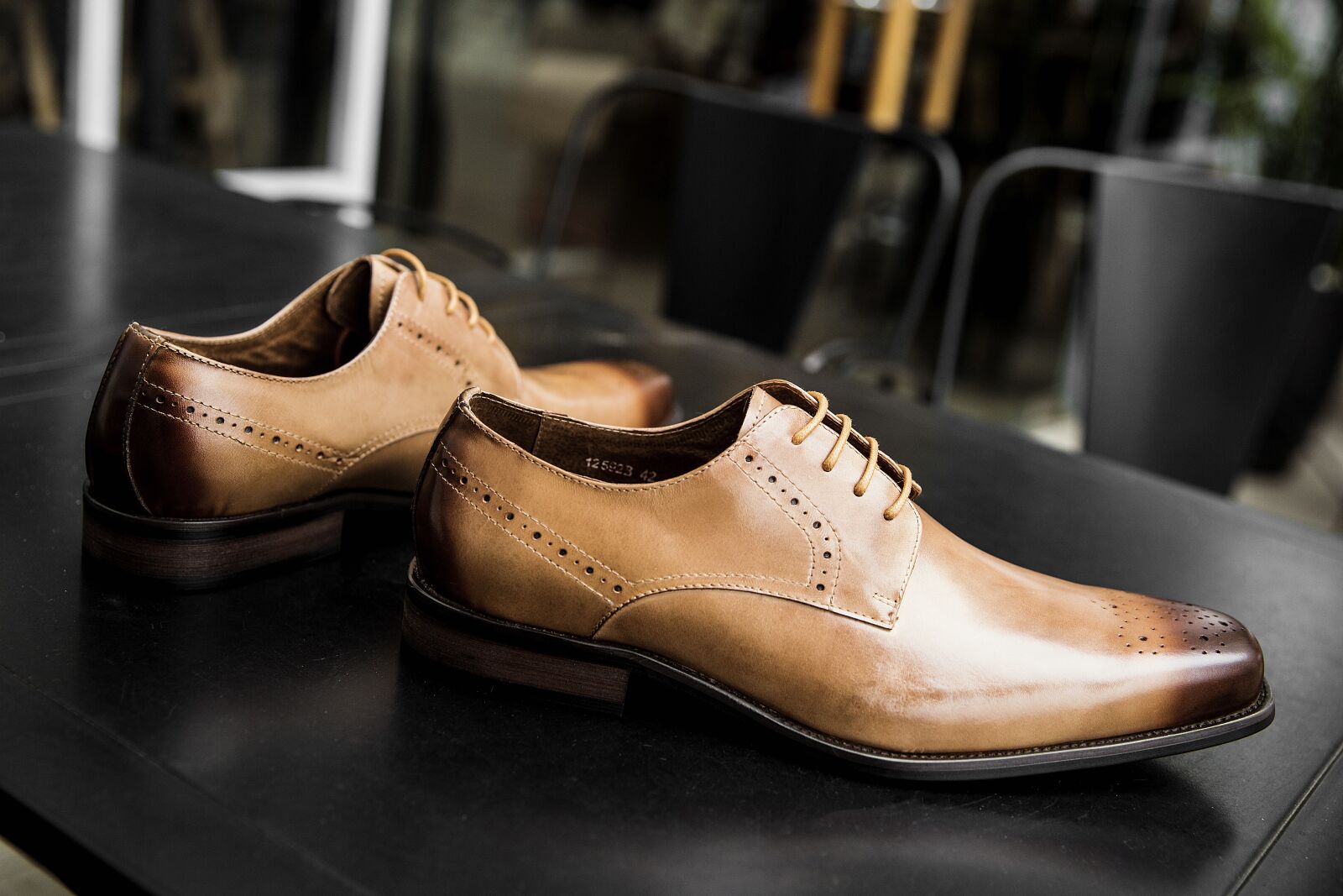 Canon EF 24-70mm F2.8L II USM sample photo. Shoes men, shoe, shine photography