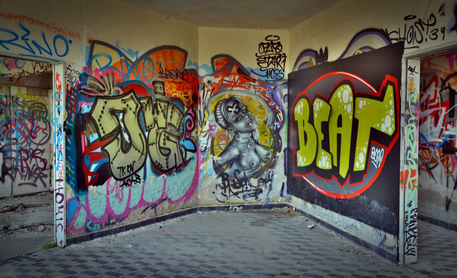Nikon D5200 sample photo. Lost places, graffiti, ruin photography