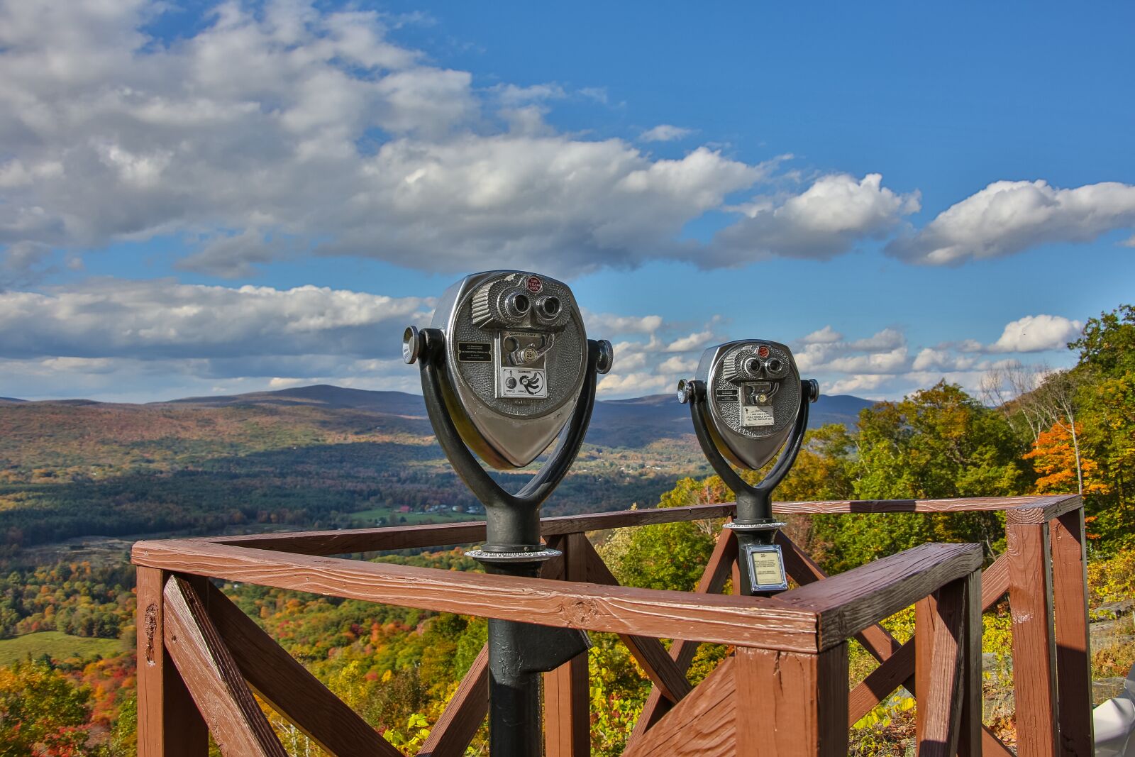 Canon EOS 5D Mark III sample photo. Valley, binoculars, landscape photography