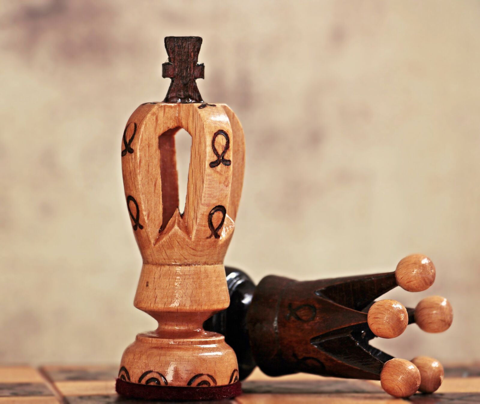 Canon EOS 100D (EOS Rebel SL1 / EOS Kiss X7) sample photo. Chess, lady, king photography