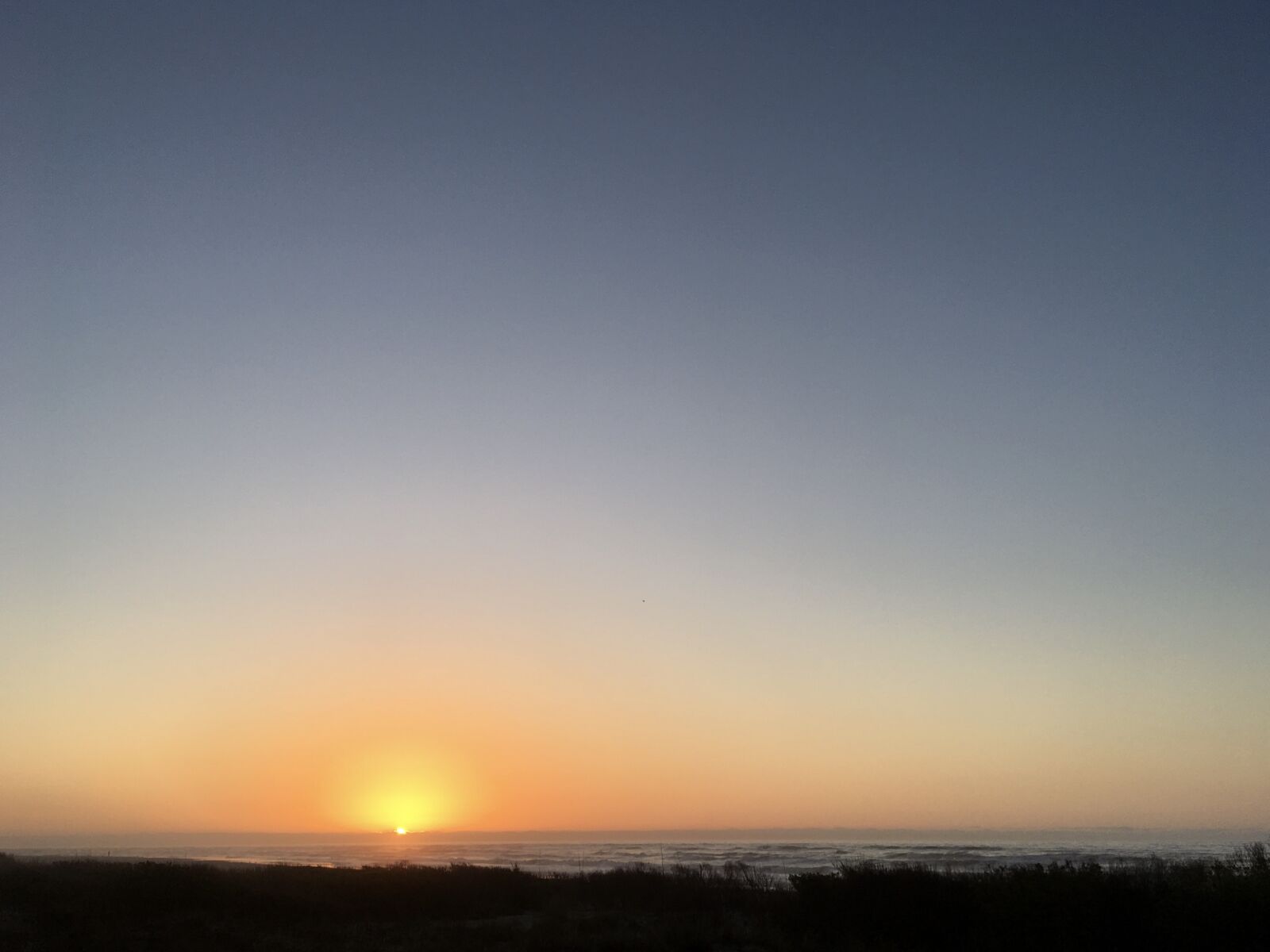 Apple iPhone SE sample photo. Sunrise, atlantic, beach photography