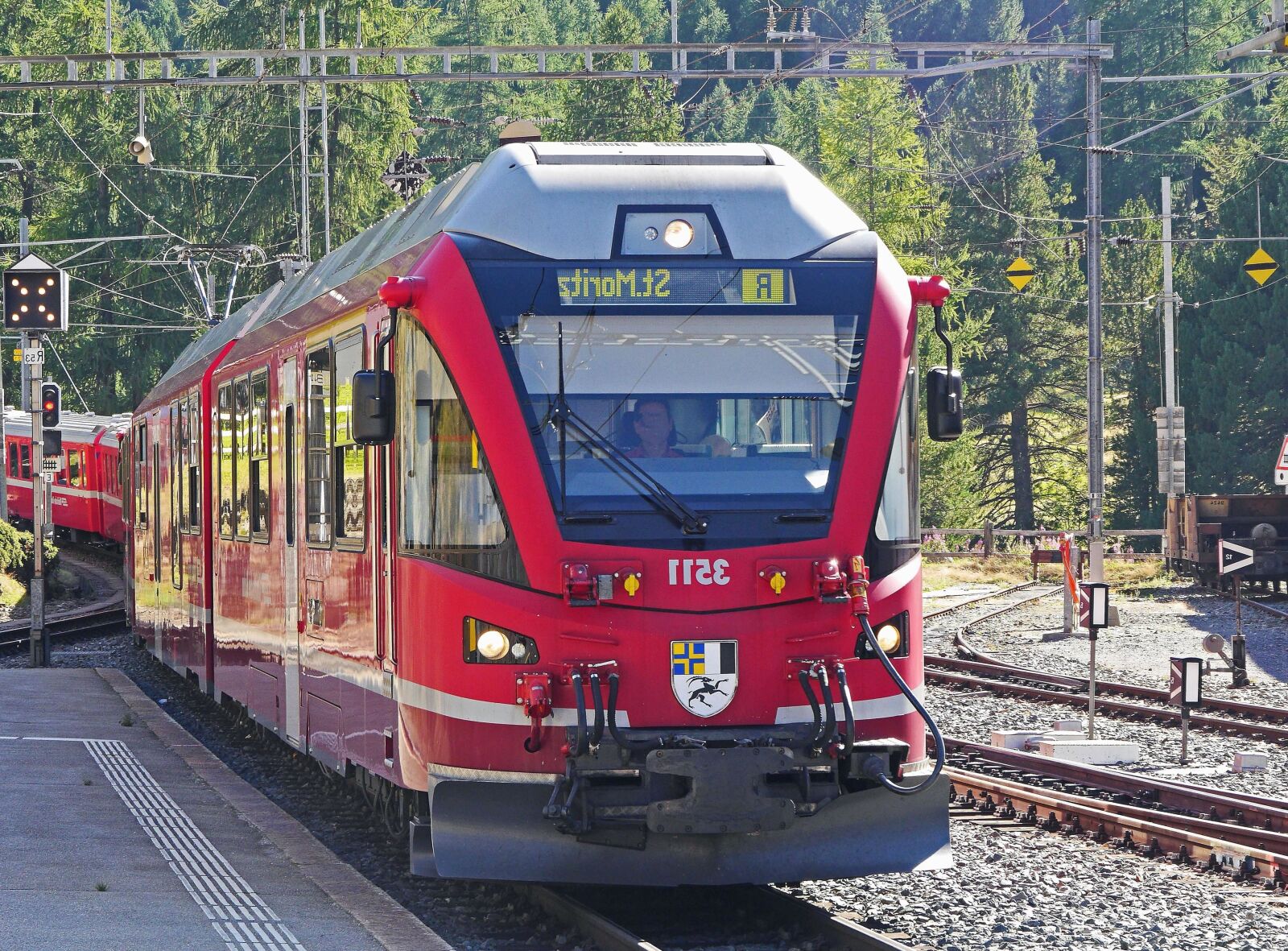 Panasonic Lumix DMC-GH3 sample photo. Train, vehicle, track, car photography