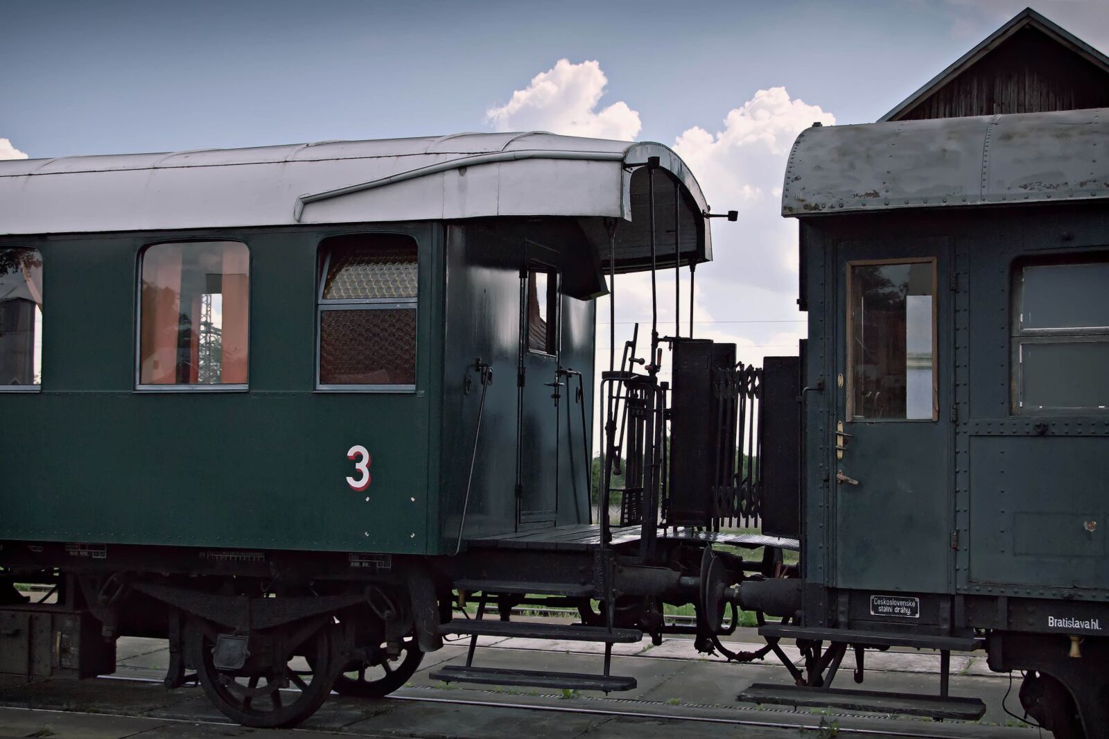 Canon EOS 600D (Rebel EOS T3i / EOS Kiss X5) sample photo. Train, wagons, railway photography