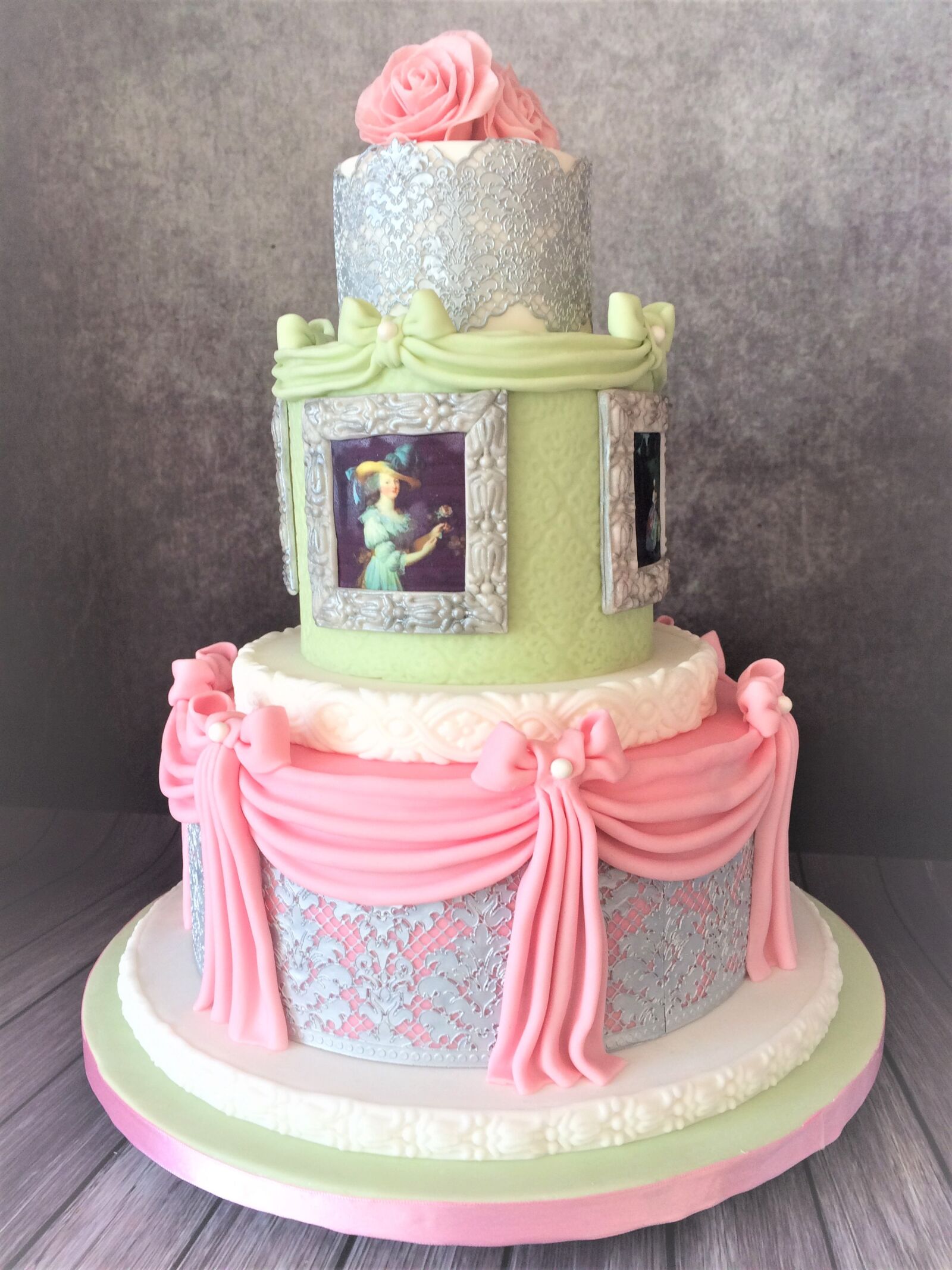 iPhone 5s back camera 4.15mm f/2.2 sample photo. Wedding cake, rococo, baroque photography
