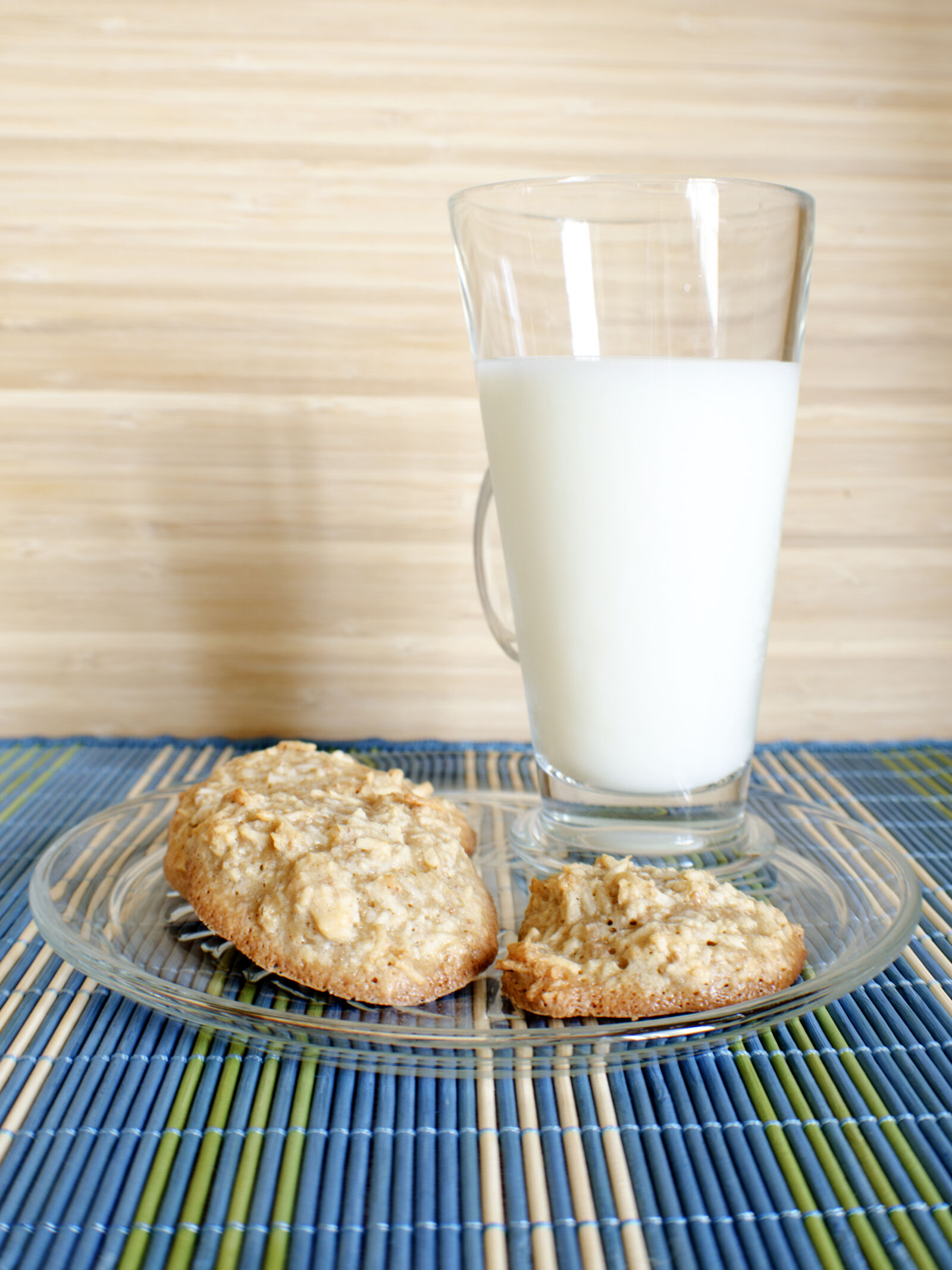 Nikon D5100 sample photo. Break, coconut, cookies, galletas photography